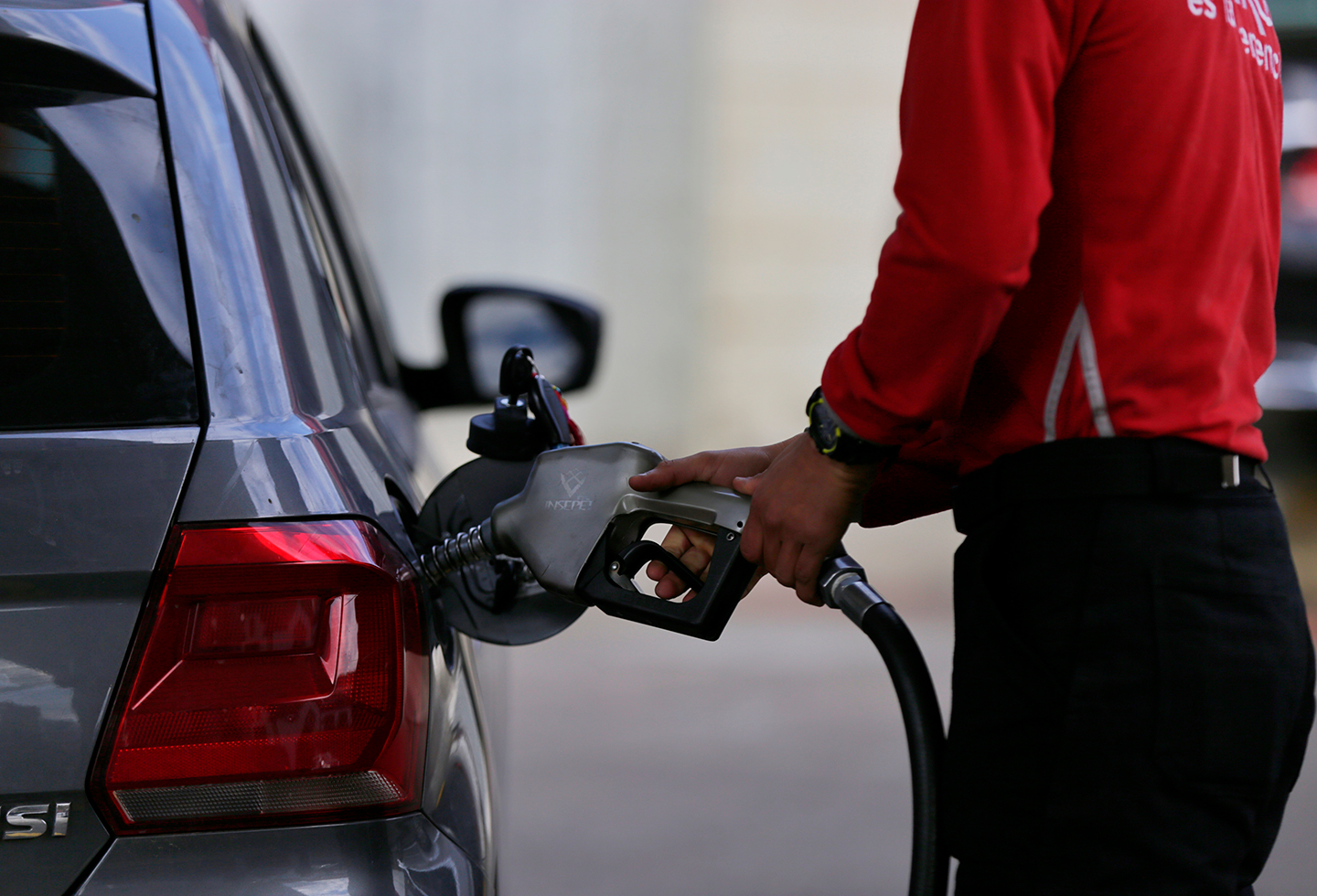 Aumento de la gasolina esta incidiendo en la inflación, reconoció un funcionario del gobierno Petro