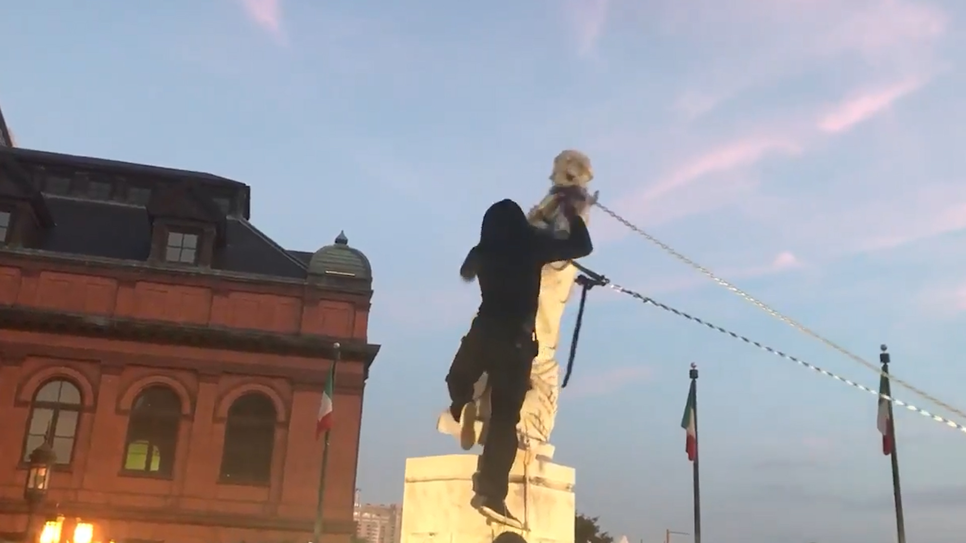 Estatua de Colón derribada en Baltimore