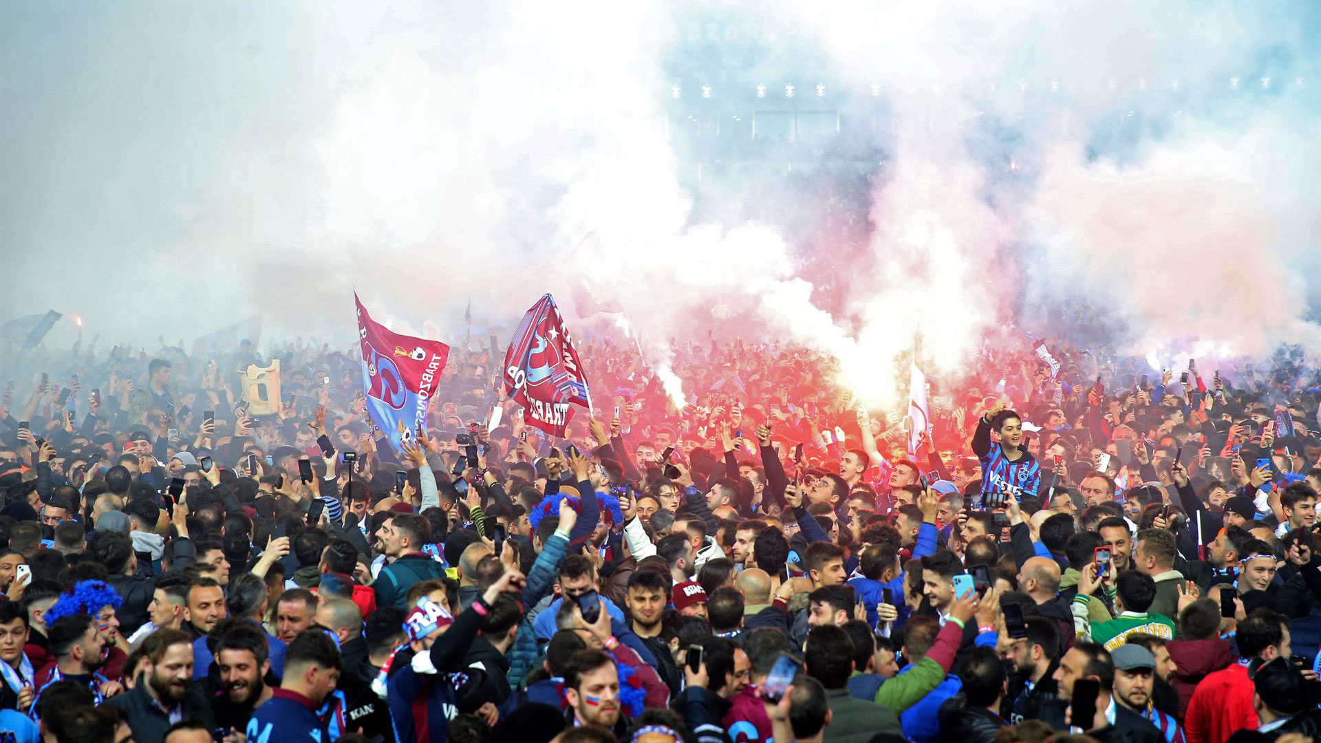 Invasión de campo tras el título del Trabzonspor (EFE)