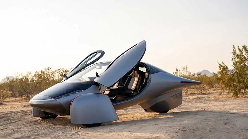 Este auto solar solo tiene 3 ruedas  y recorre hasta 600 km por carga