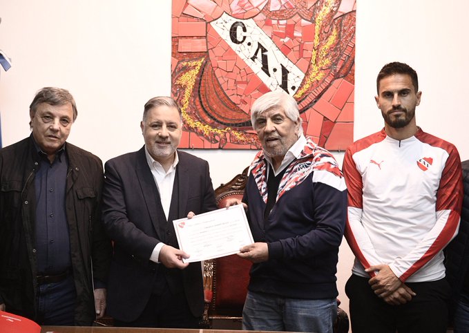 The change of command to Independent took place.  Fabián Doman was received by Hugo Moyano at the Avellaneda club headquarters