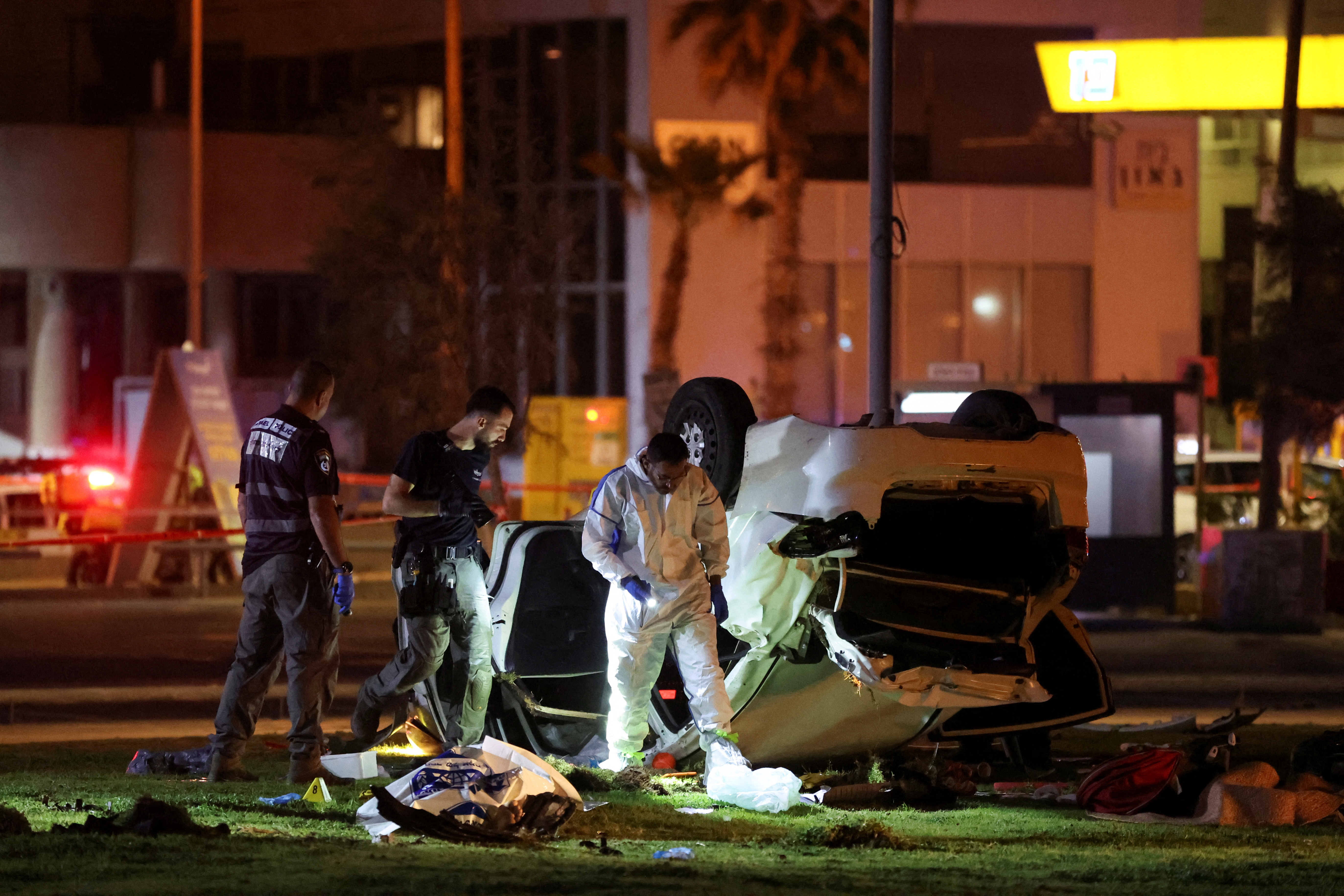 El servicio de ambulancias Magen David Adom informó que una persona murió y otras cuatro resultaron heridas en un ataque terrorista en Tel Aviv (REUTERS/Nir Elias)