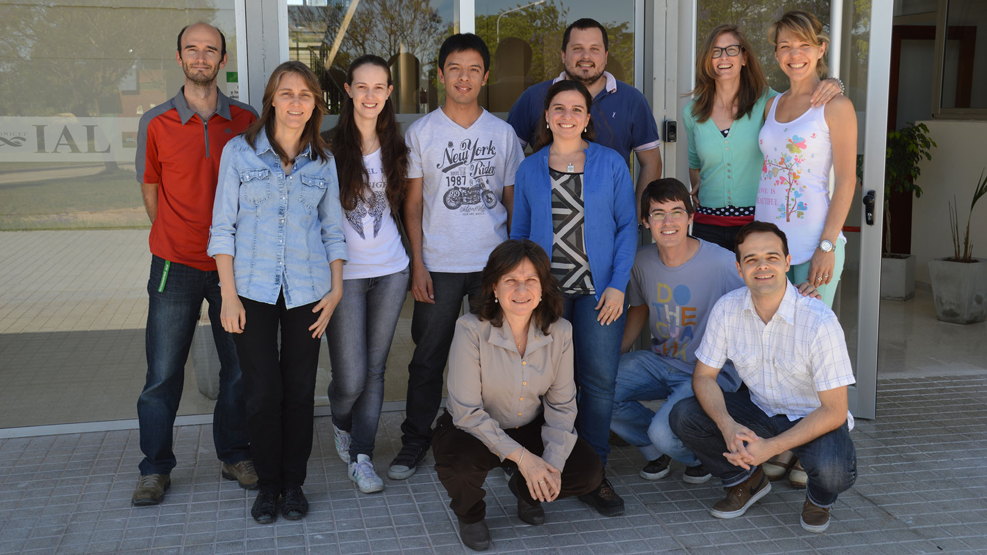 Raquel Chan desarrolló el trigo y la soja transgénicos con resistencia a la sequía. En la foto, Chan y su equipo del Conicet