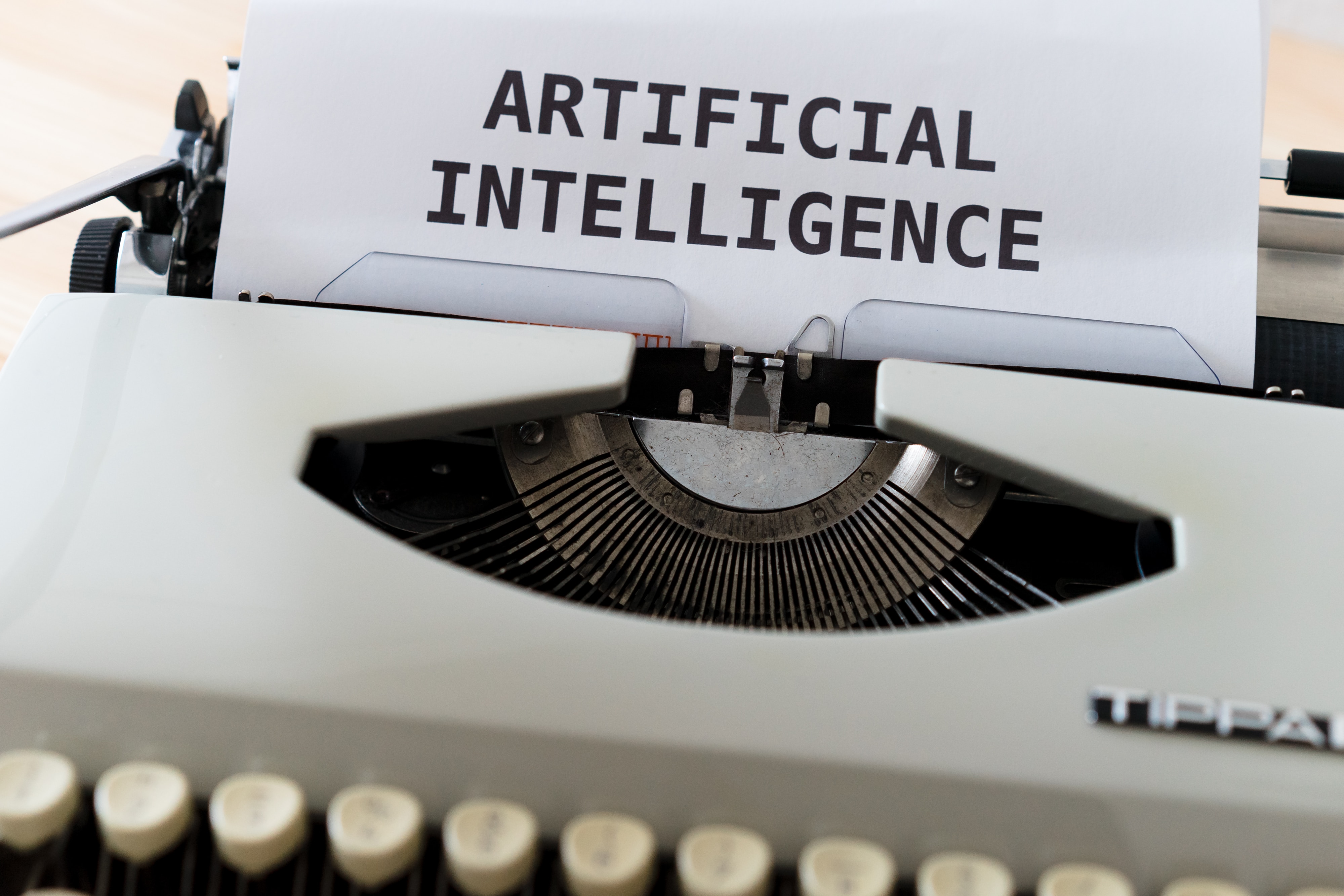Las noticias falsas podrían aumentar con el uso de la inteligencia artificial. (Unsplash)
