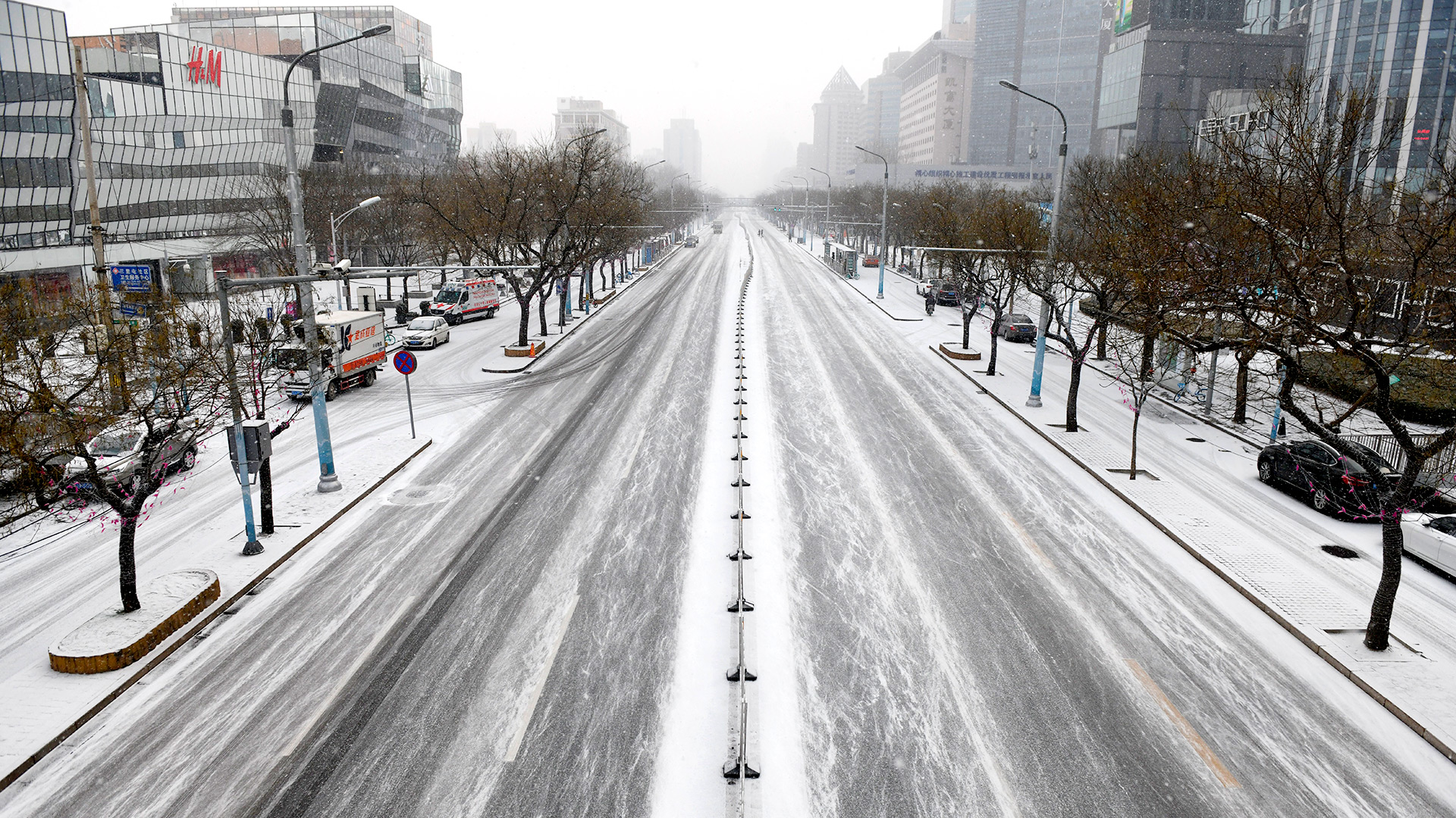 Beijing, nevada y de cuarentena (Photo by GREG BAKER / AFP)