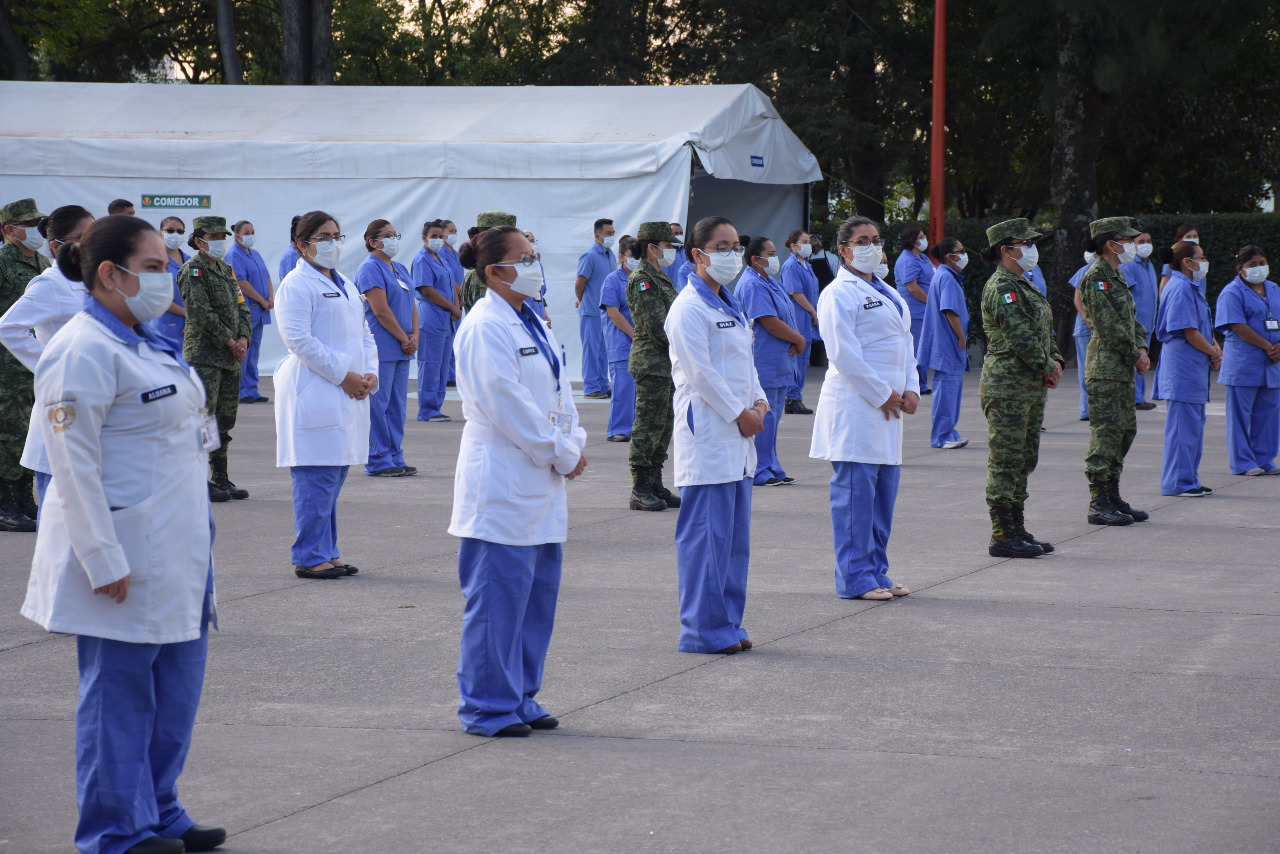 2 mil 256 enfermeras generales y mil 340 médicos generales fueron contratados para incorporarse a la atención médica en hospitales Covid
Foto: Sedena