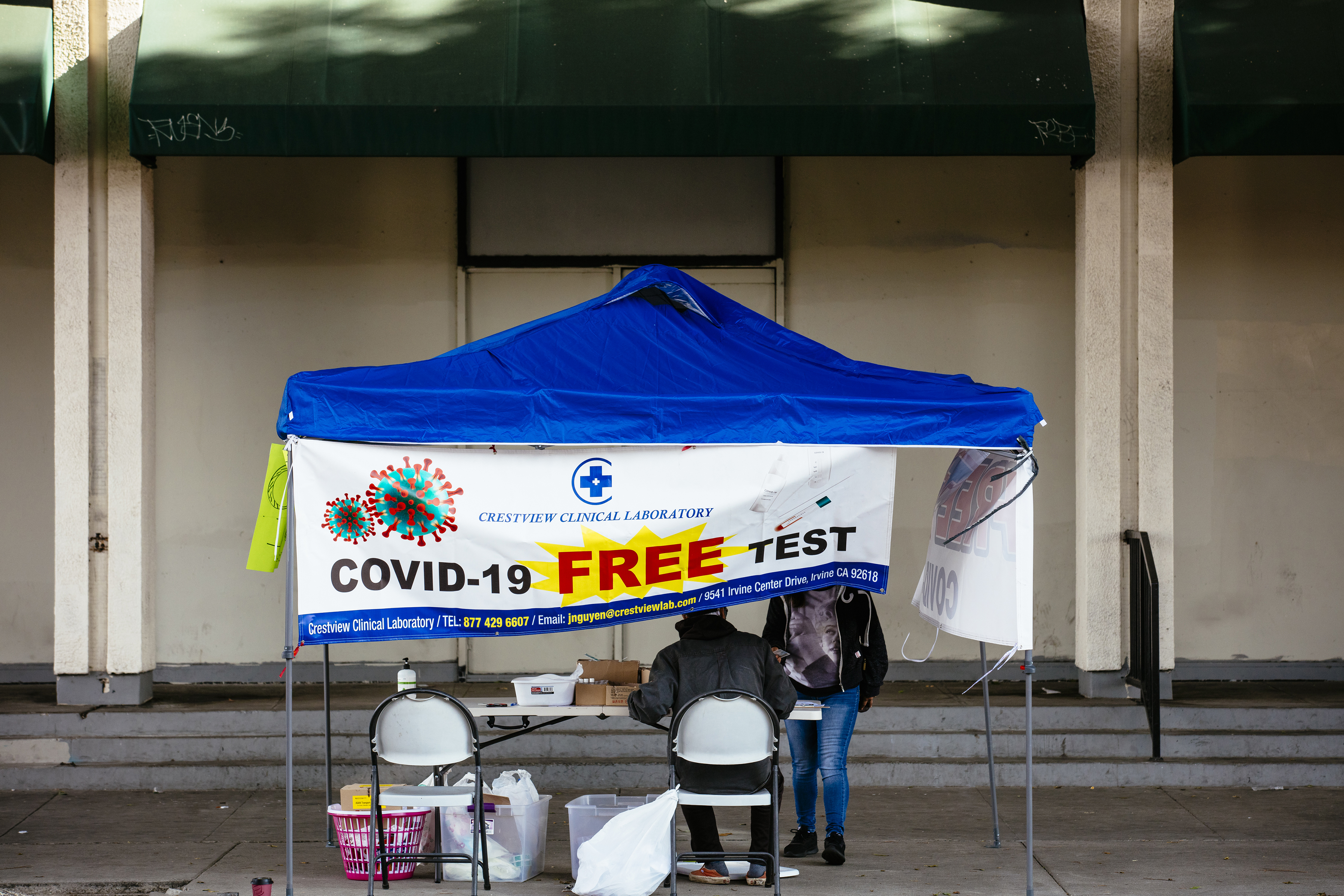 Puesto de detección de COVID-19 en Los Angeles (New York Times)