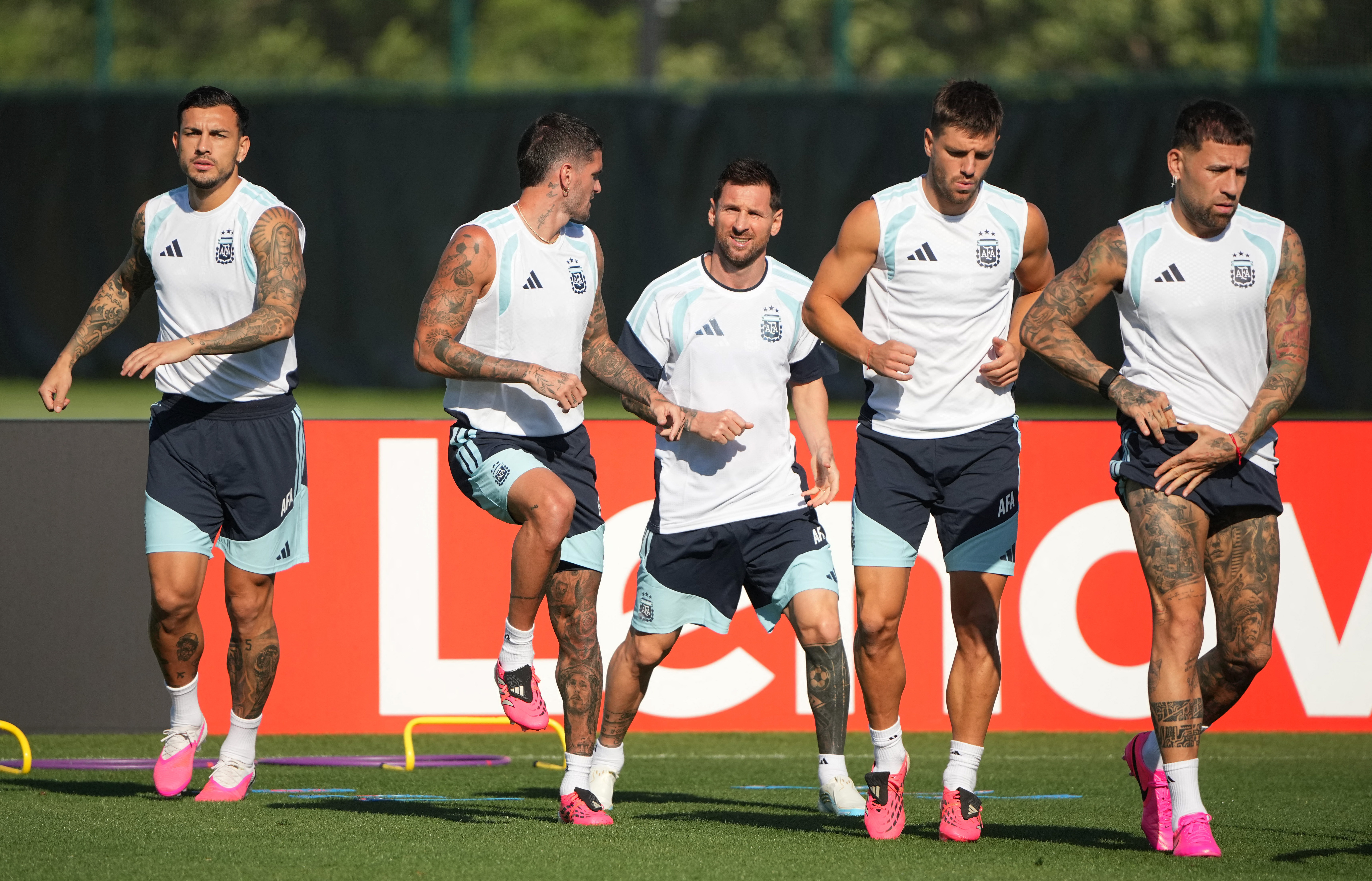 La &uacute;ltima pr&aacute;ctica de Argentina antes del debut en el Mundial: del equipo ante Argelia al gesto de Scaloni que sorprendi&oacute;