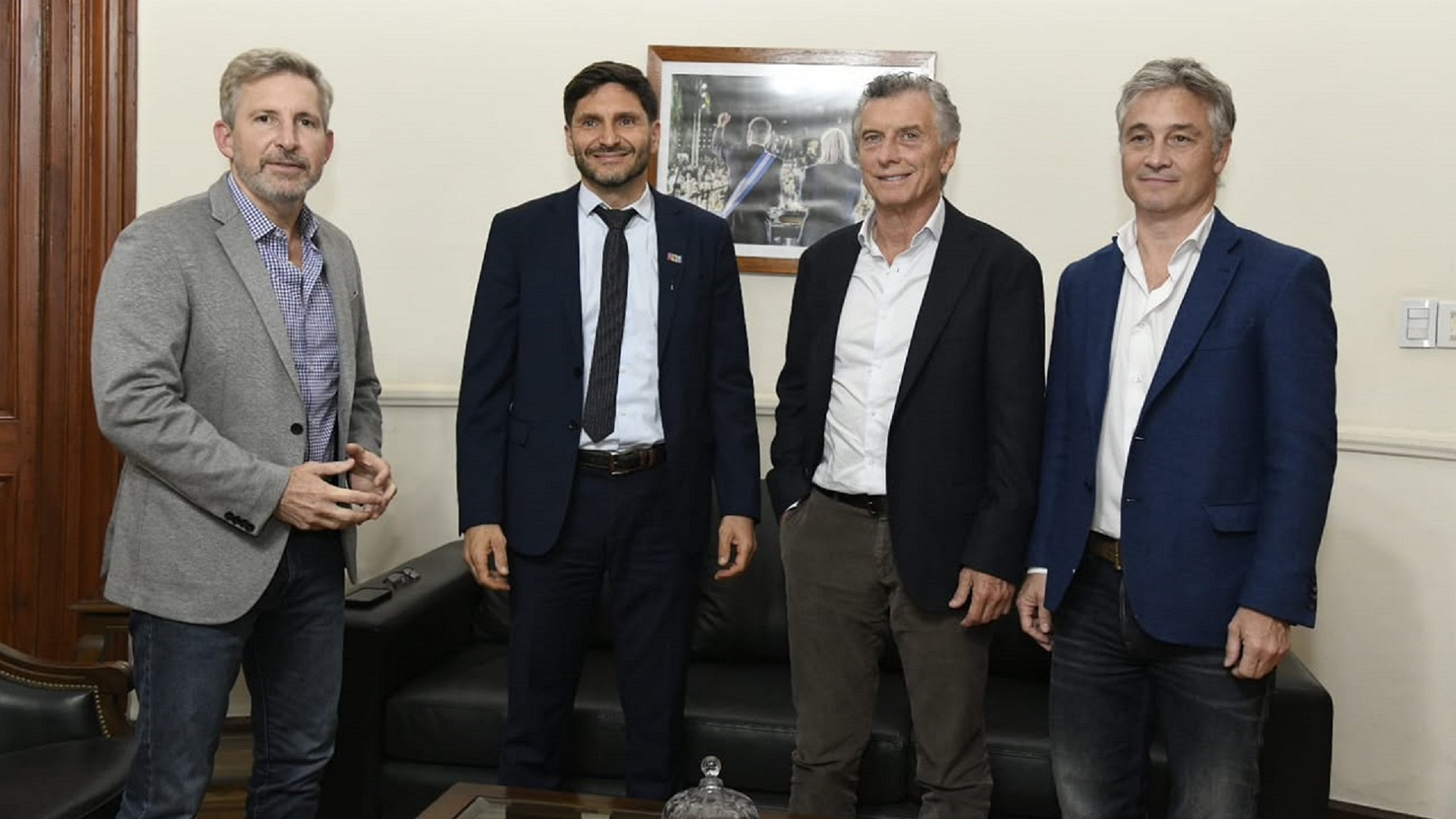 Macri se mostr&oacute; con Frigerio y Pullaro: preocupaci&oacute;n por la econom&iacute;a, se&ntilde;ales del apoyo al Gobierno y dudas sobre 2027