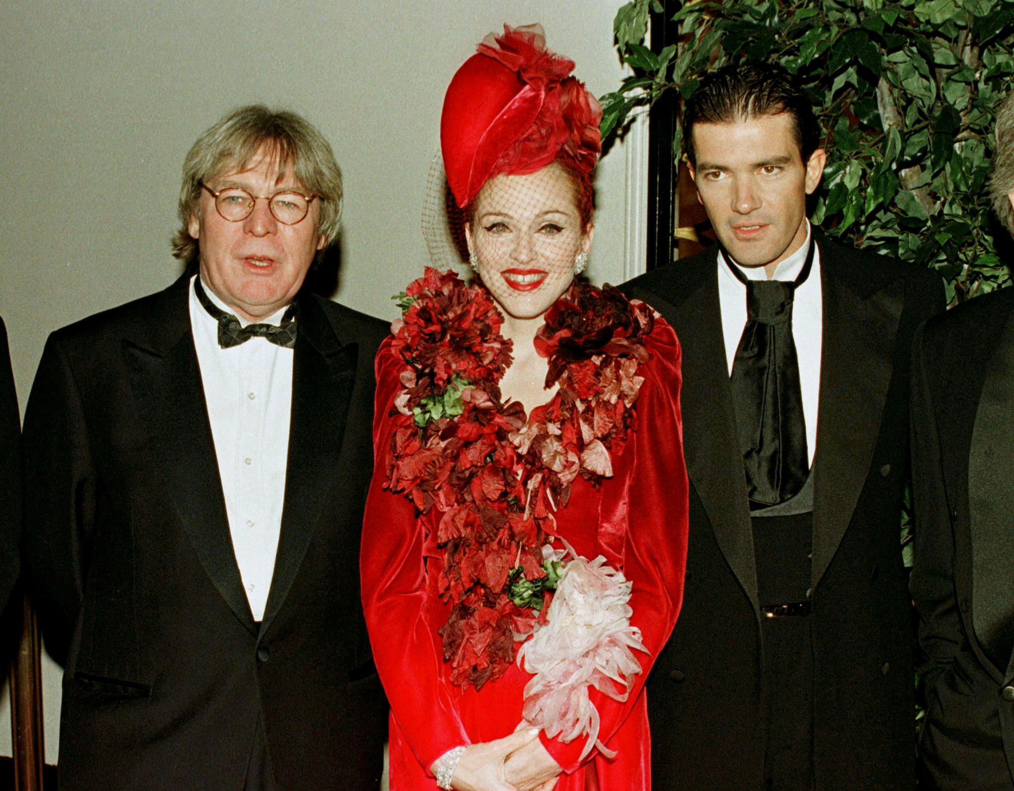 Alan Parke, Madonna y Antonio Banderas. La diva del pop le dijo al director para conseguir el papel de Eva: “Sólo yo puedo entender su pasión y su dolor” (REUTERS)