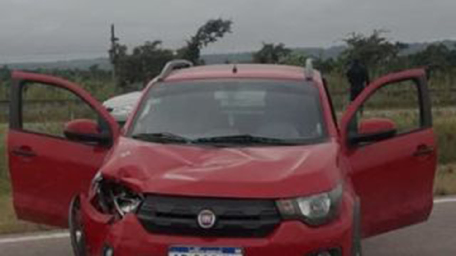 El Fiat color rojo circulaba por la Ruta Nacional N° 50 en forma zigzagueante (Foto/https://www.eltribuno.com/)