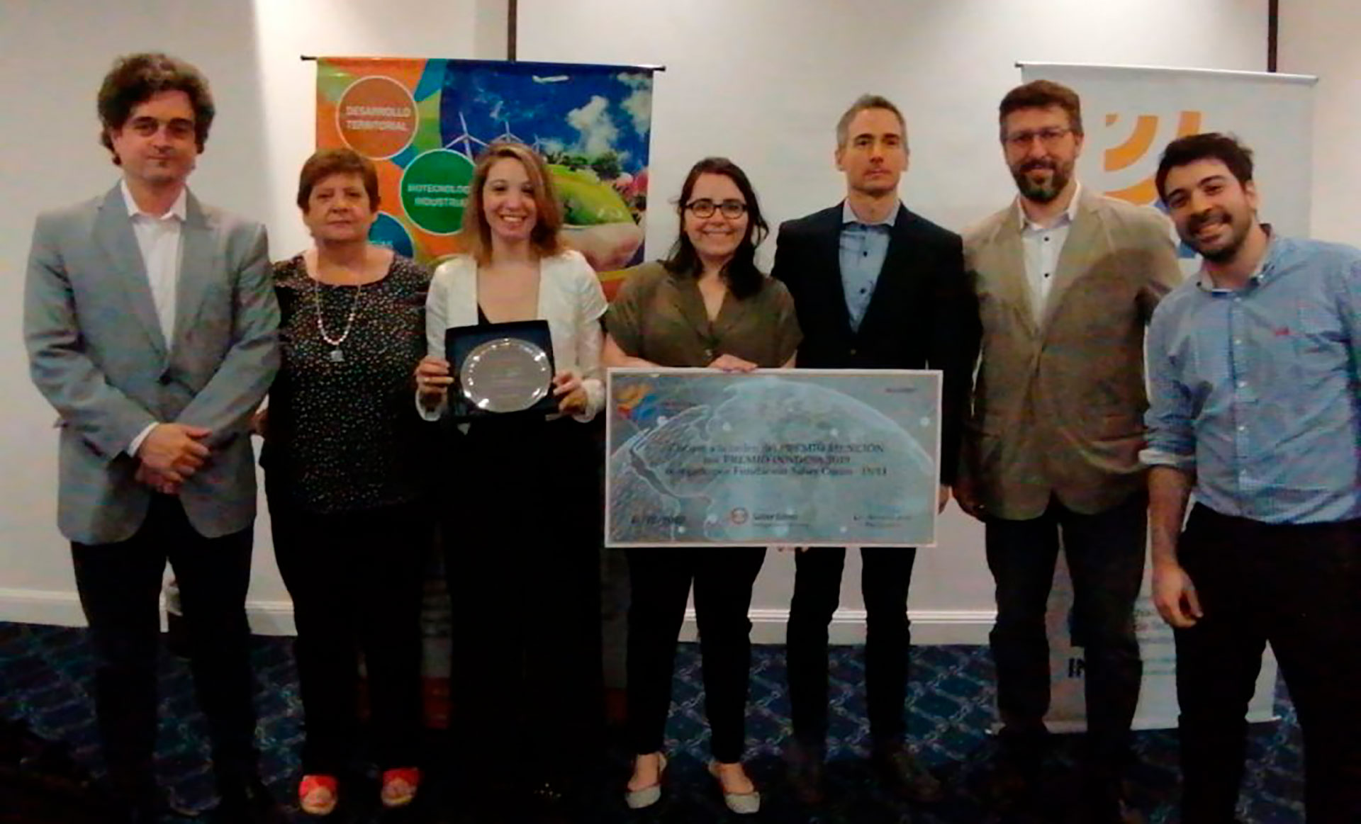 En 2016 la primera versión del recubrimiento ganó un premio del concurso Innovar de Argentina. También los científicos ganaron el Premio Innovación para el desarrollo argentino de la Fundación Saber Cómo en 2019 (foto).