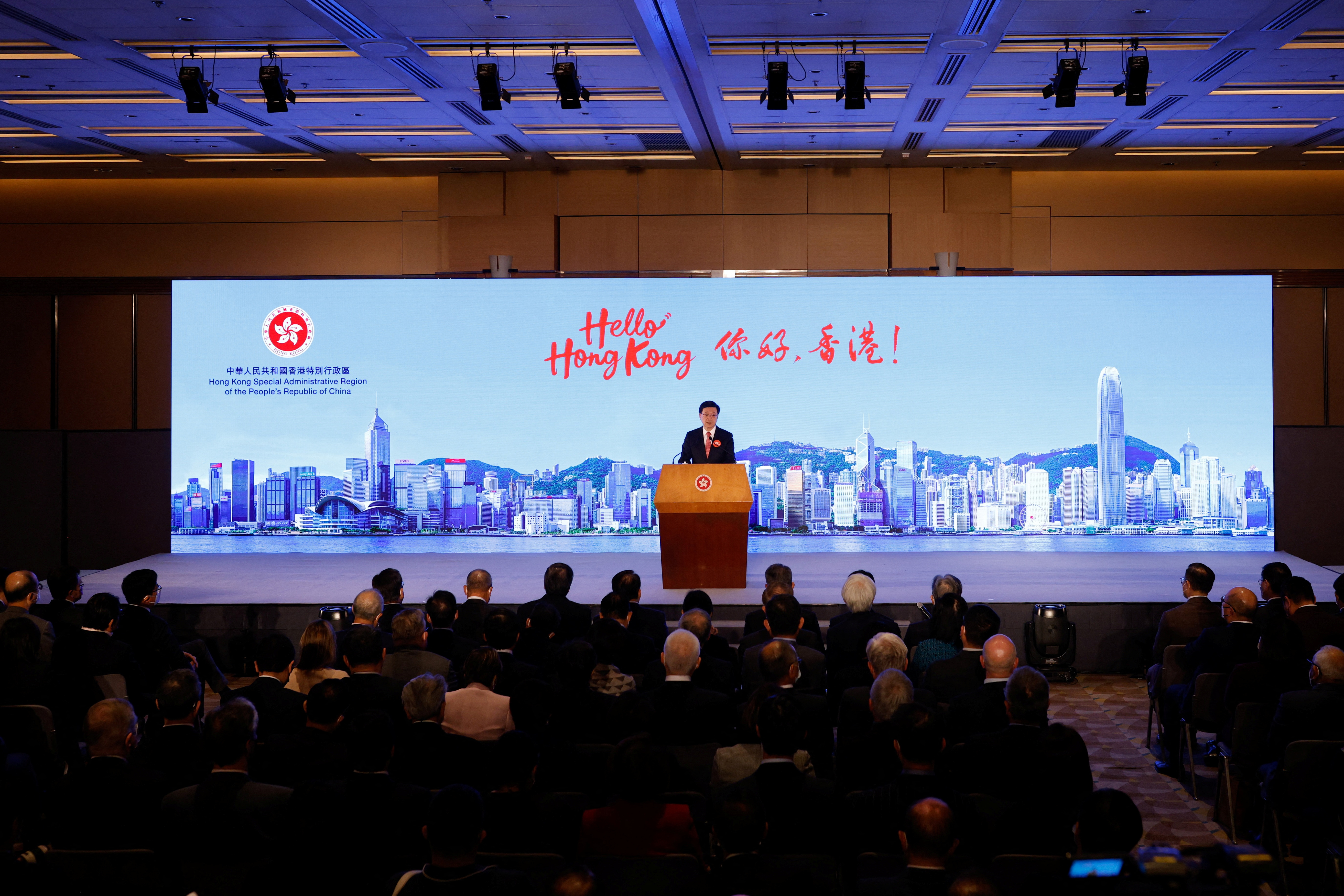 El Jefe del Ejecutivo de Hong Kong, John Lee, habla durante la campaña "Hello Hong Kong" para promover el turismo de la ciudad en Hong Kong, China, el 2 de febrero de 2023. REUTERS/Tyrone Siu
