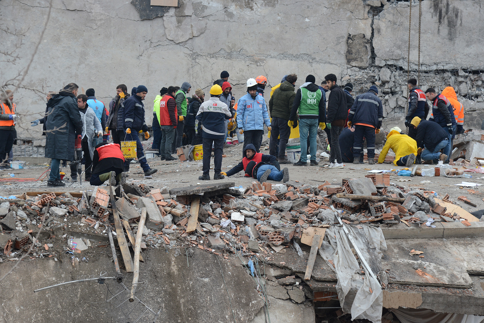 “A pesar de las condiciones no perdemos las esperanzas”: rescatistas israelíes participan del operativo de búsqueda tras el terremoto en Turquía