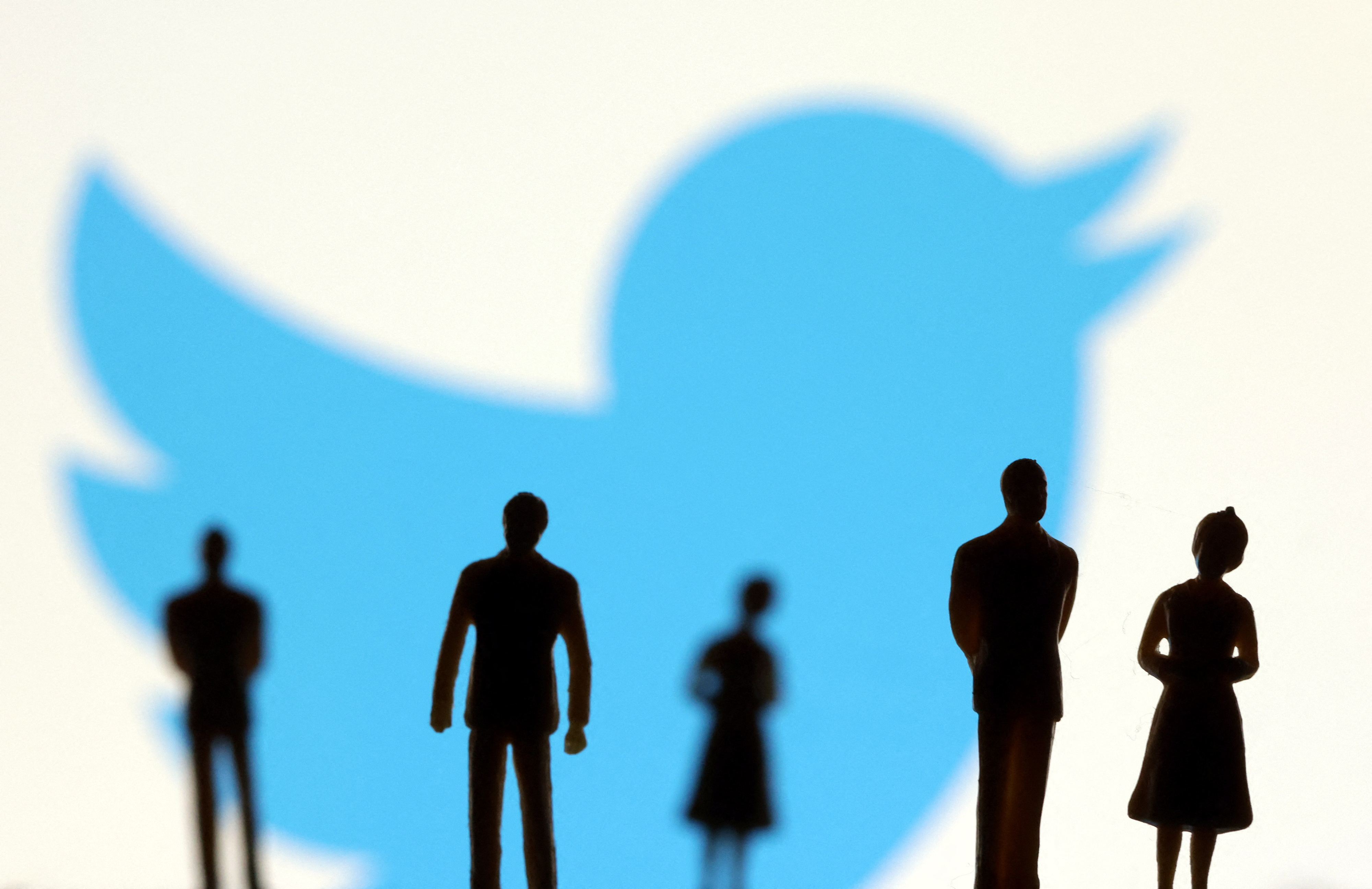 Antes del cambio, Twitter tenía unas 423.000 cuentas verificadas, muchas de ellas de periodistas de todo el mundo a quienes la compañía verificó sin importar cuantos seguidores tenían. (REUTERS)
