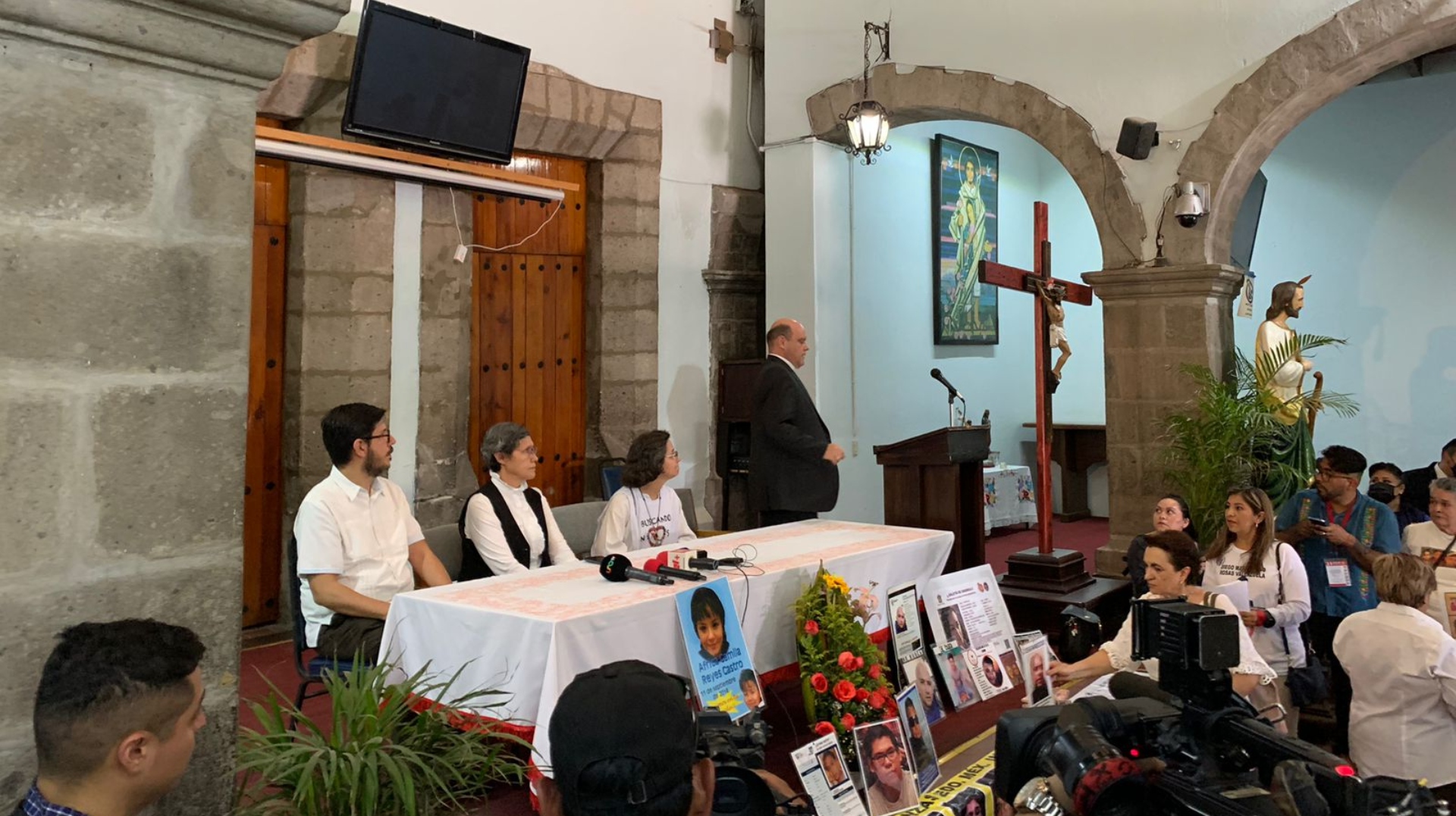 Las familias de personas desaparecidas se reunieron con representantes religiosos en la Capilla de los Juramentos. (Jesuitas México)