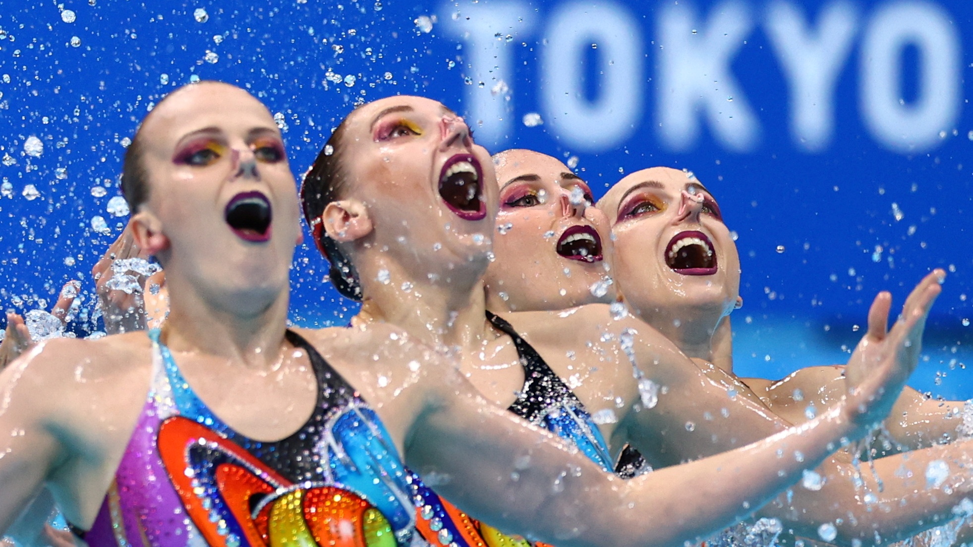 Tokyo 2020 Olympics - Artistic Swimming - Women's Team Free Routine - Final - Tokyo Aquatics Centre, Tokyo, Japan - August 7, 2021.    Russian Olympic Committee team during their performance. REUTERS/Marko Djurica