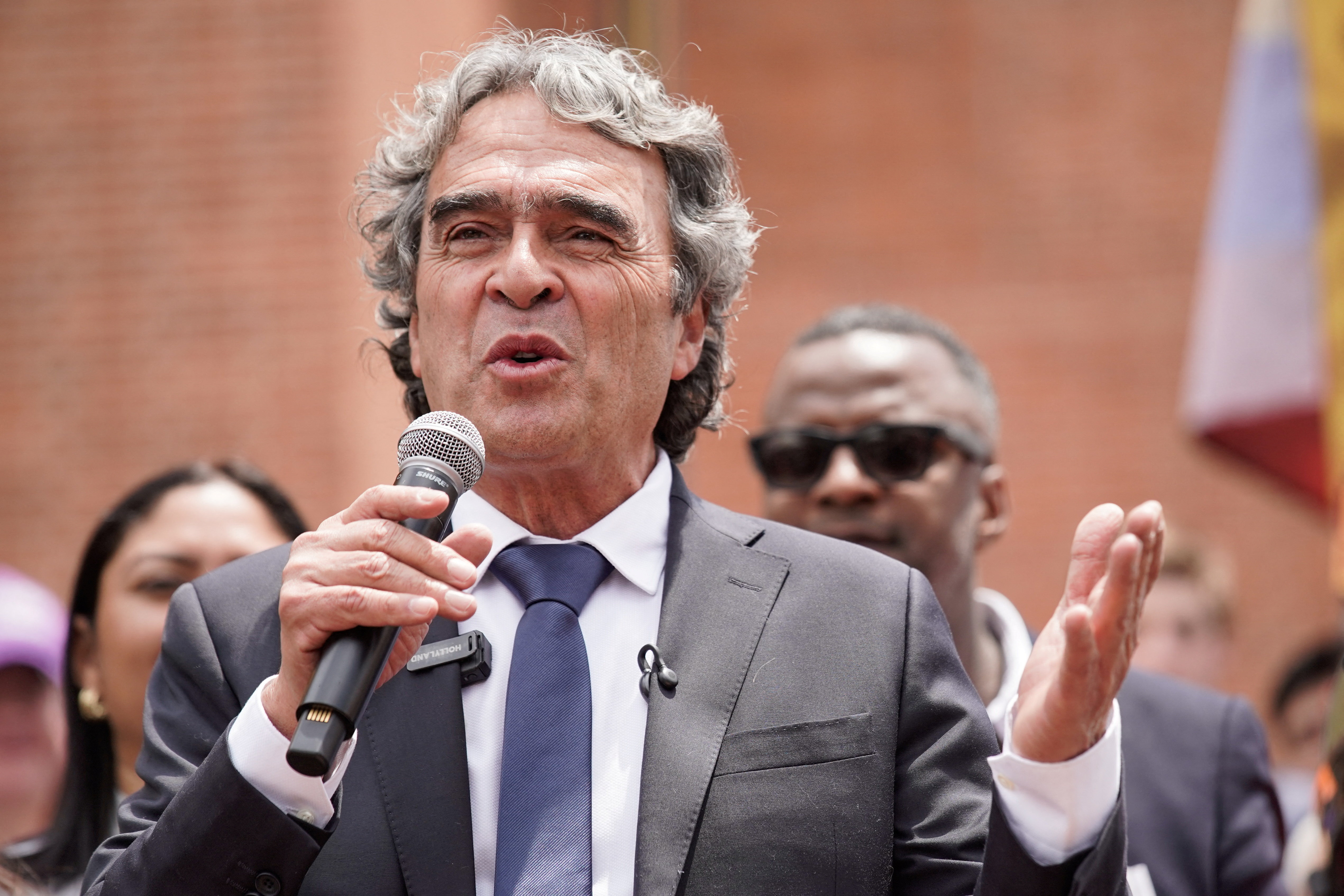 Sergio Fajardo llamó “fantoche” a Abelardo de la Espriella por excluir de  los debates a candidatos que, según él, no tienen posibilidad de ganar la  Presidencia - Infobae