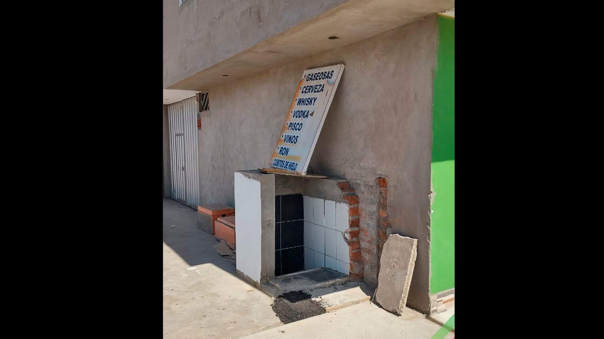 This is the latrine that the enthusiastic trader had illegally installed, in Ica.  (Photo: Municipality of La Tinguiña)