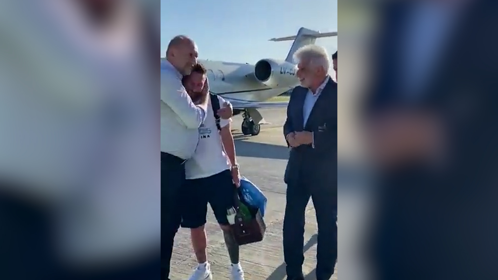 El abrazo de Omar Perotti con Lionel Messi a su llegada a Rosario