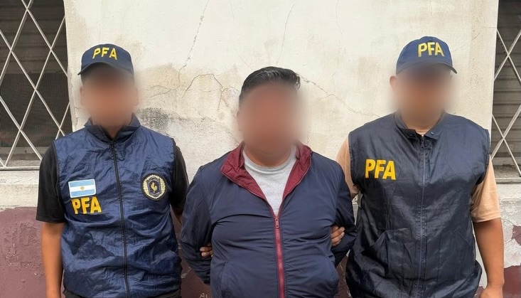 Cay&oacute; un narco boliviano que escond&iacute;a droga en un cargamento de productos decorativos con la imagen de Messi