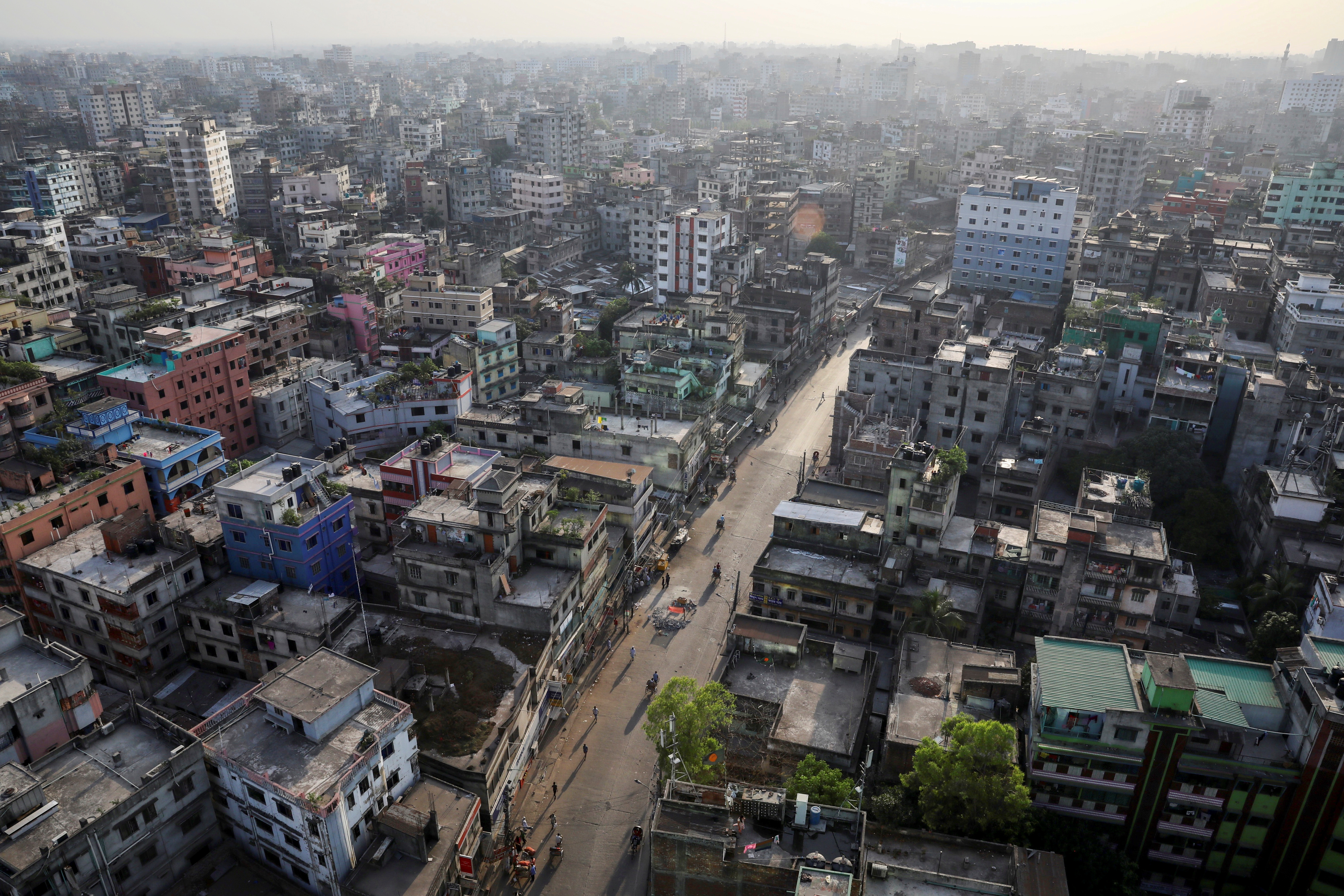 Bangladés es el octavo país más poblado del mundo, se destaca por su elevada densidad poblacional, la cual es comparable solo con la de pequeñas islas o microestados, pero inusual en países de gran extensión. Su tasa de pobreza es muy alta (REUTERS/Mohammad Ponir Hossain)