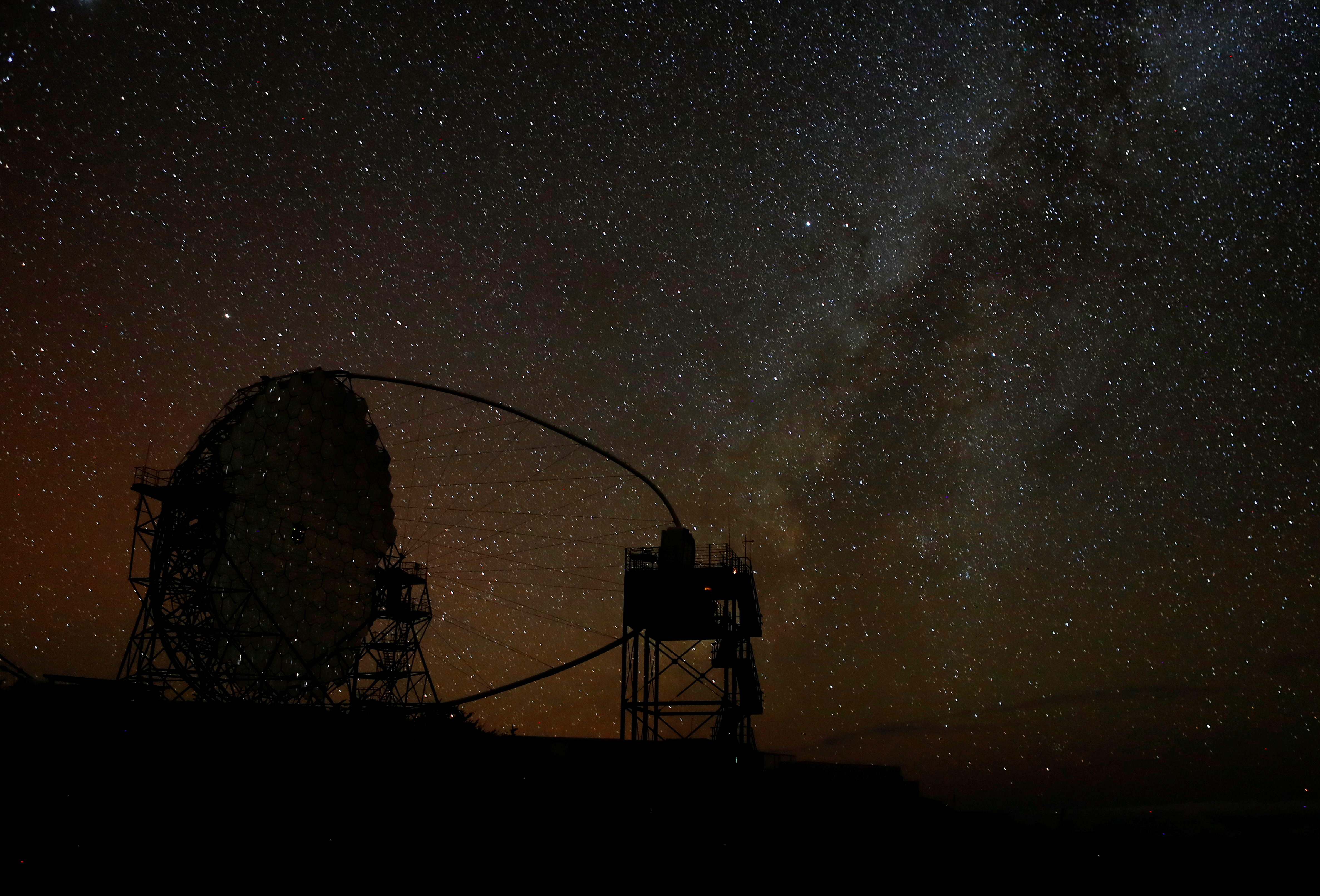 El brillo del cielo nocturno tiene su explicación (REUTERS/Borja Suarez)