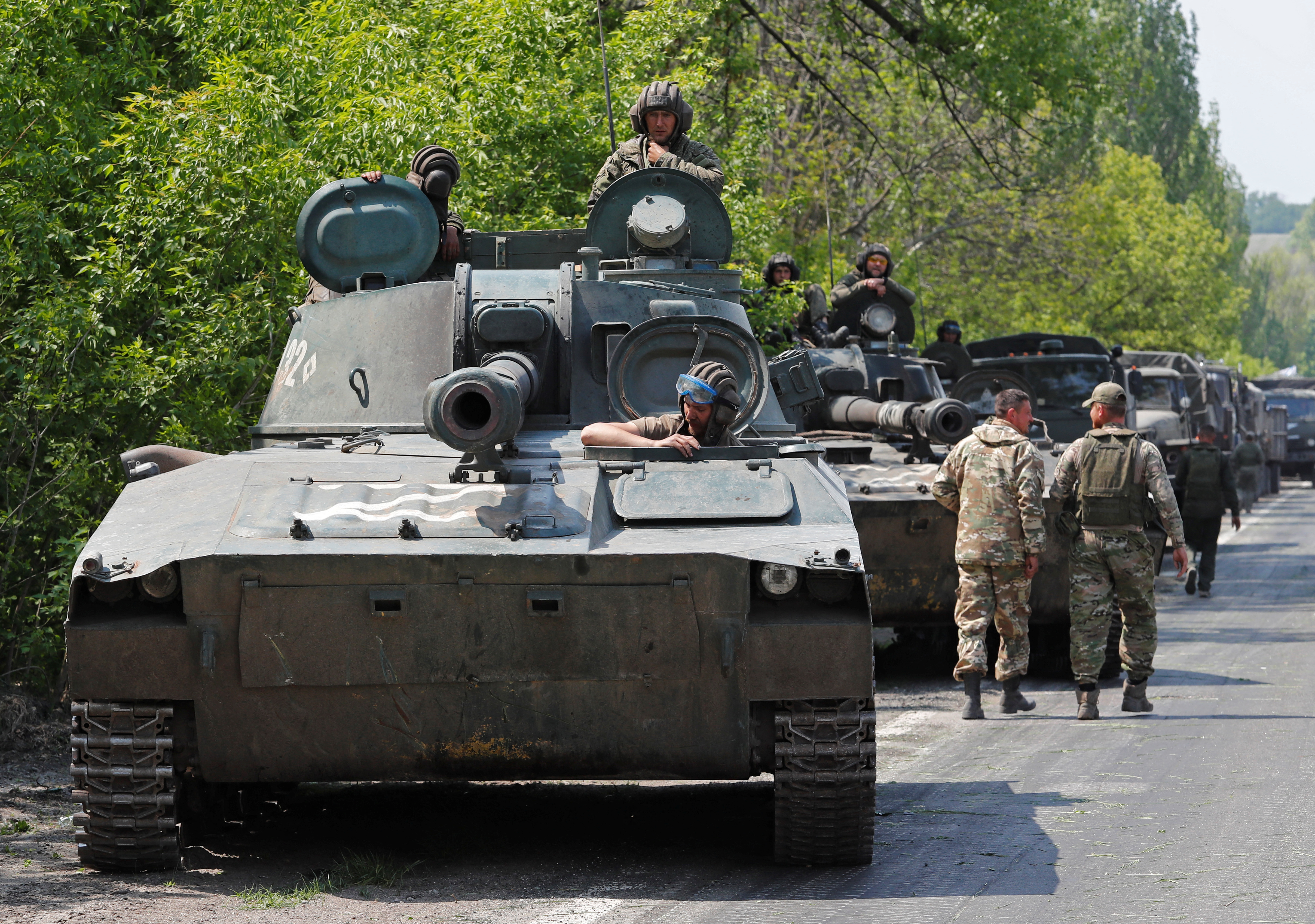 Las tropas rusas se movilizan en sus tanques en las afueras de Donetsk (REUTERS/Alexander Ermochenko)