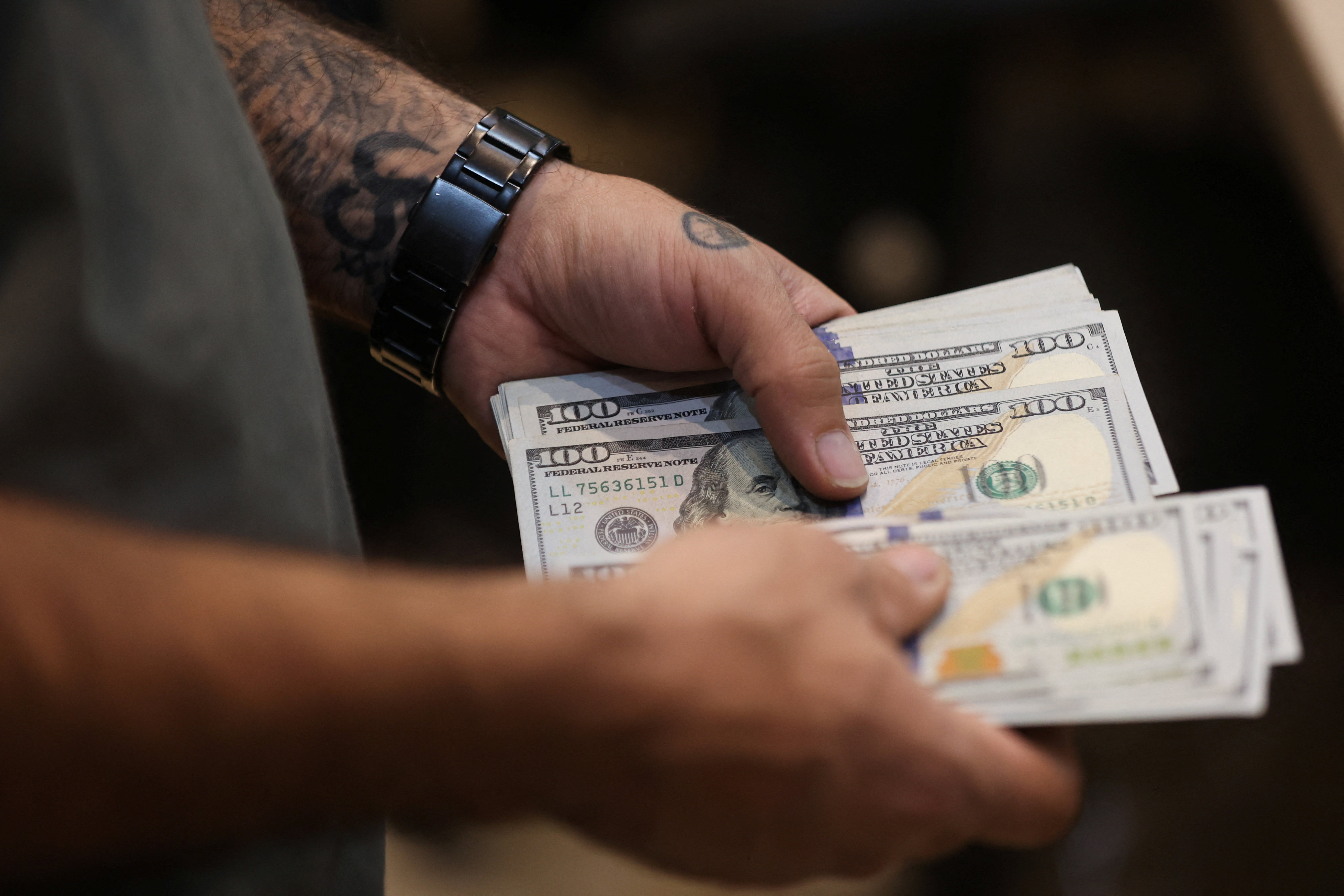 Mercados: los bonos profundizan las perdidas, mientras se extienden las negociaciones del equipo económico en EEUU
