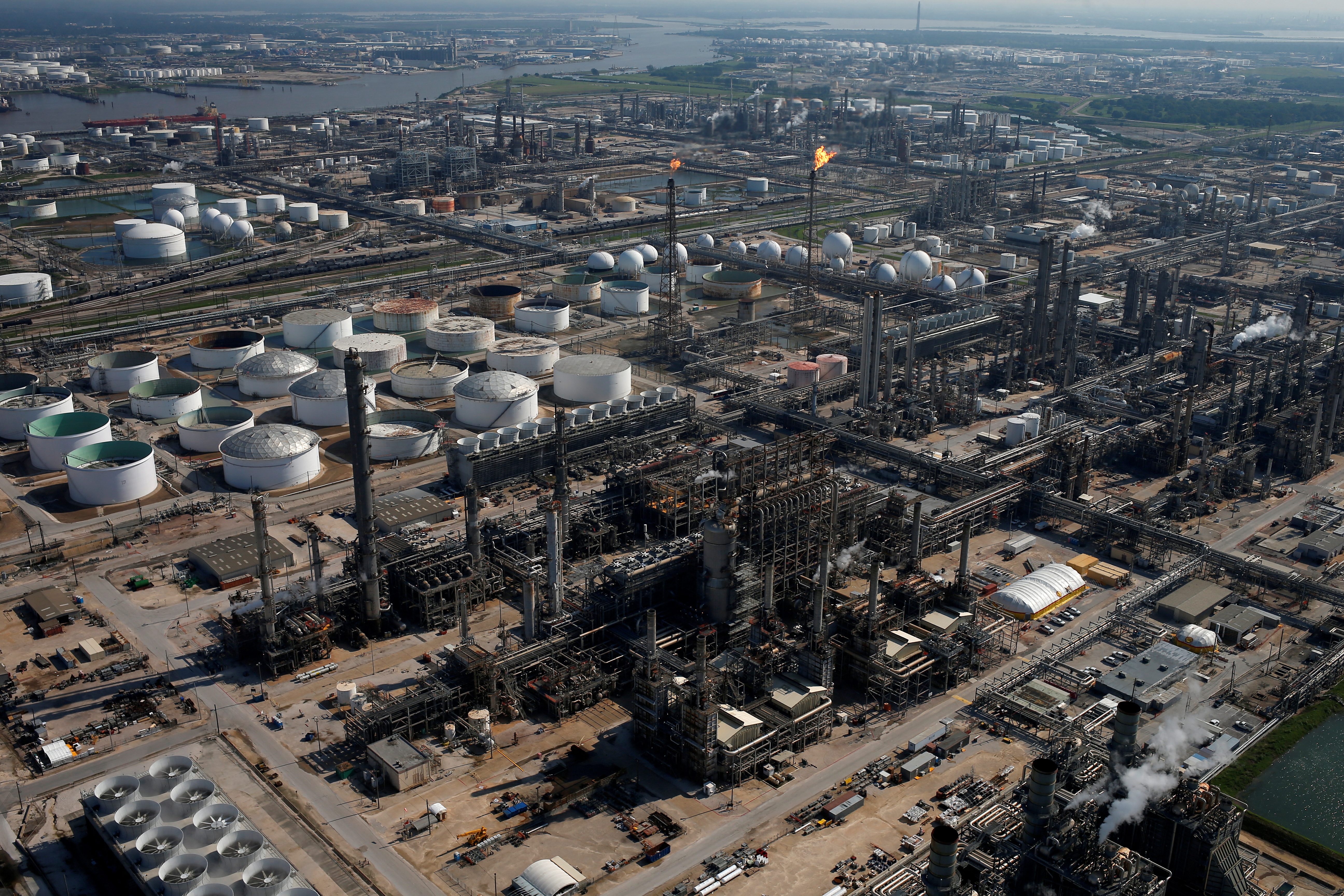 Area image of the complex shared by Pemex and Shell in Deer Park, Texas (Photo: Reuters)