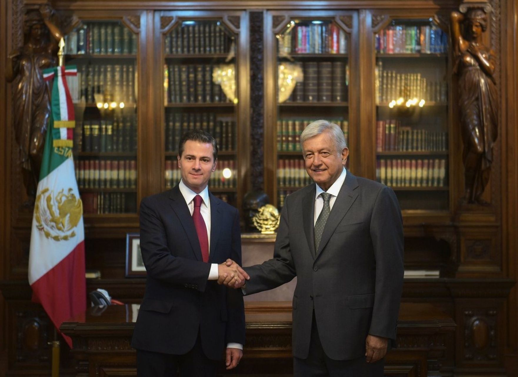 Enrique Peña Nieto, expresidente de México, y Andrés Manuel López Obrador en Palacio Nacional (FOTO: CUARTOSCURO.COM)