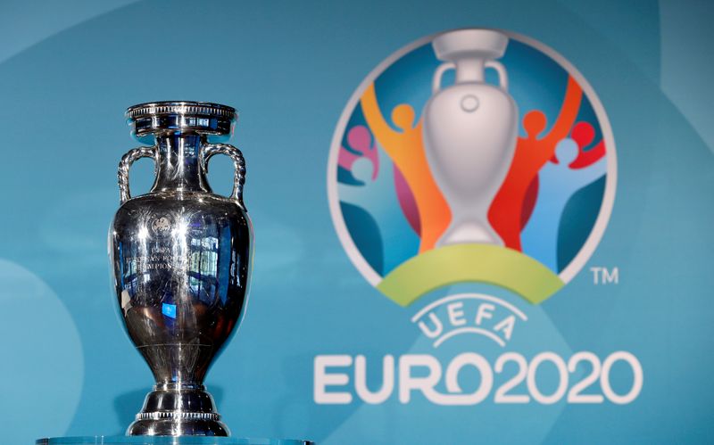 27/10/16.
Foto de archivo del logo y el trofeo de la Euro 2020. 
REUTERS/Michaela Rehle