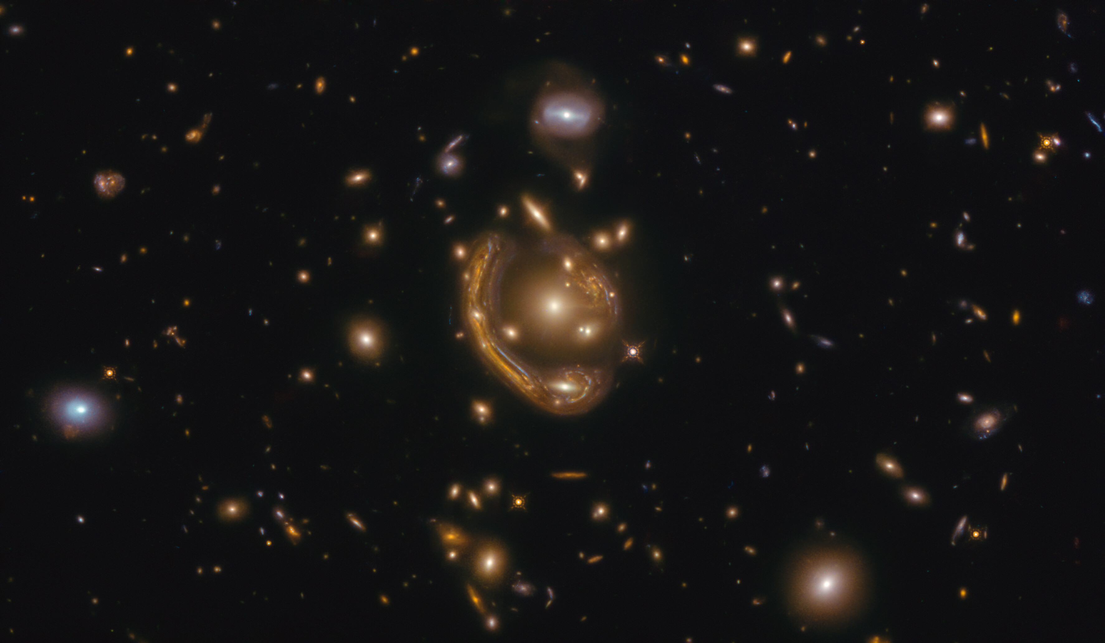 El telescopio Hubble captó uno de los “anillos de Einstein” más grandes y completos jamás vistos