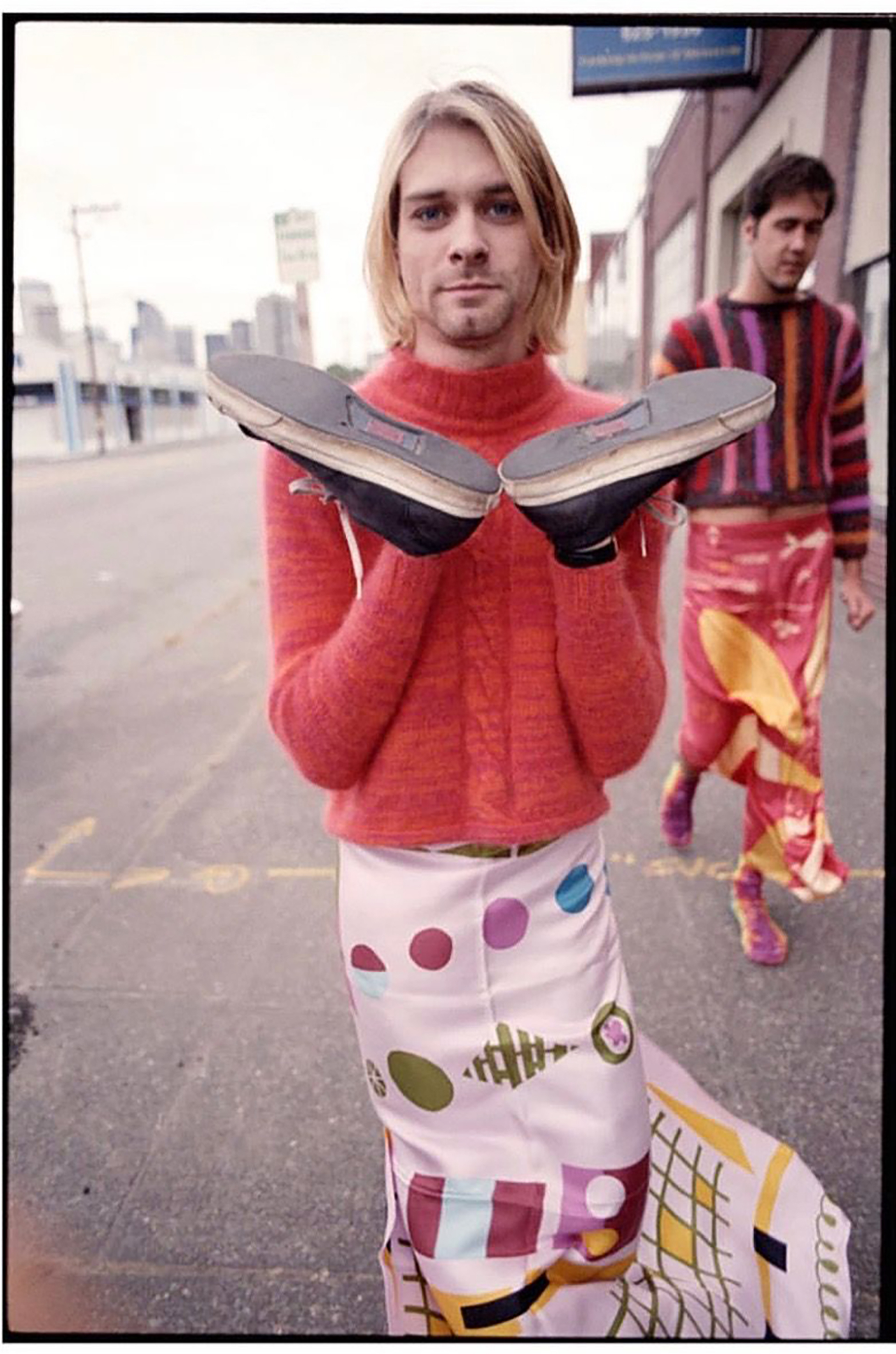 Kurt Cobain fue un adelantado y lucía la prenda en shows y hasta en la calle