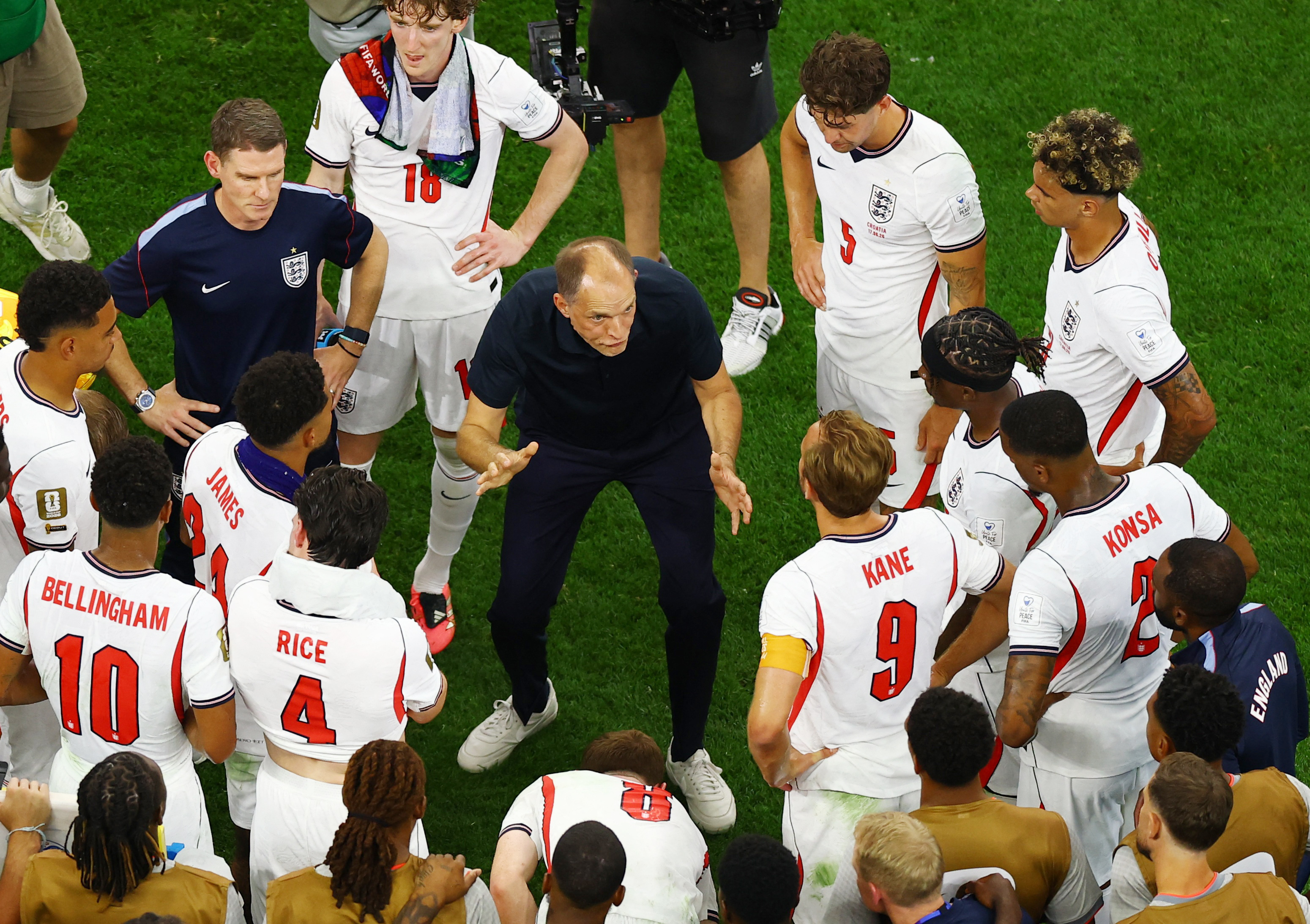 El abucheo de los fan&aacute;ticos contra las pausas de hidrataci&oacute;n durante el partido entre Inglaterra y Croacia en el Mundial 2026