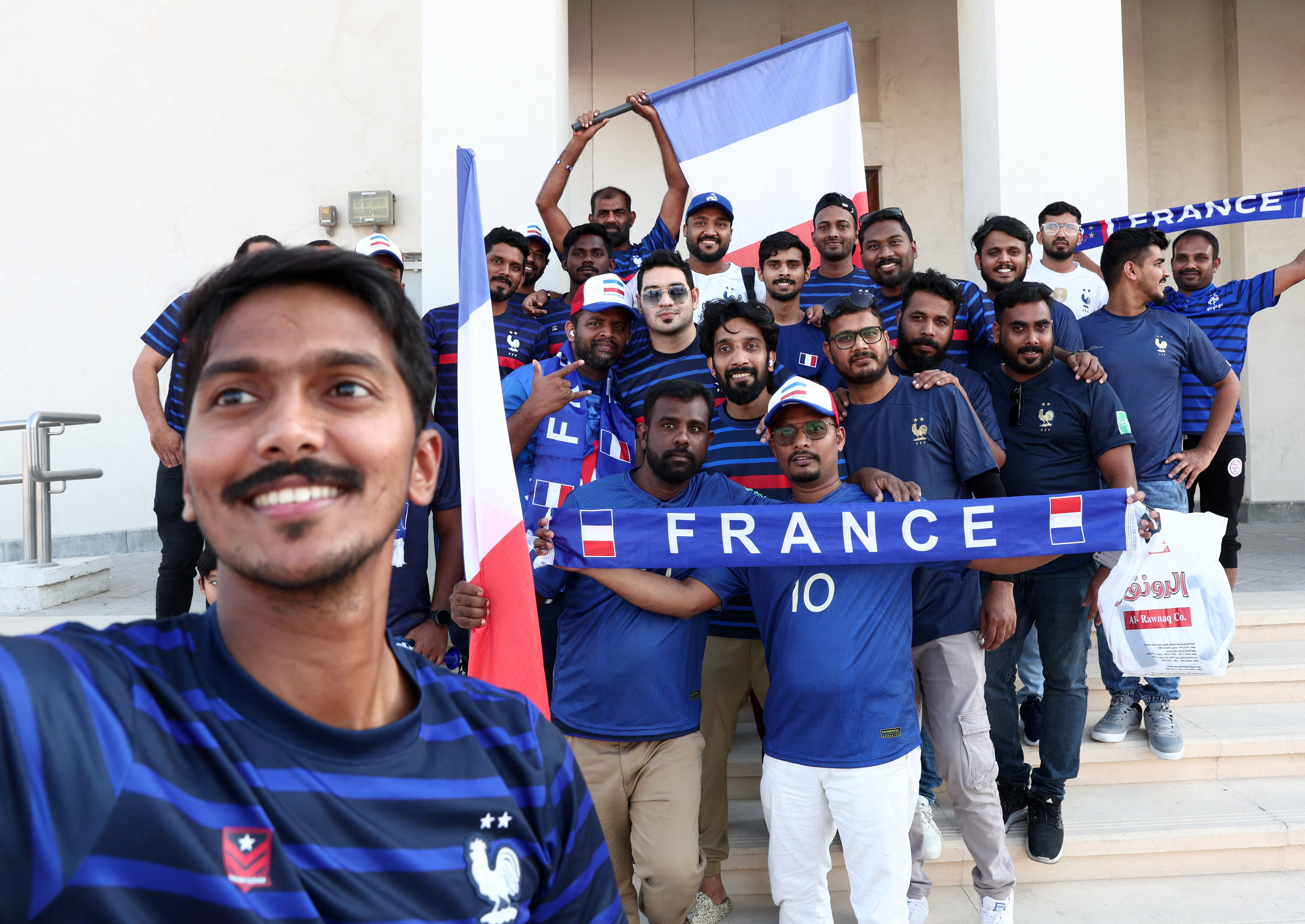 Fanáticos apoyando a Francia en Doha (Reuters)