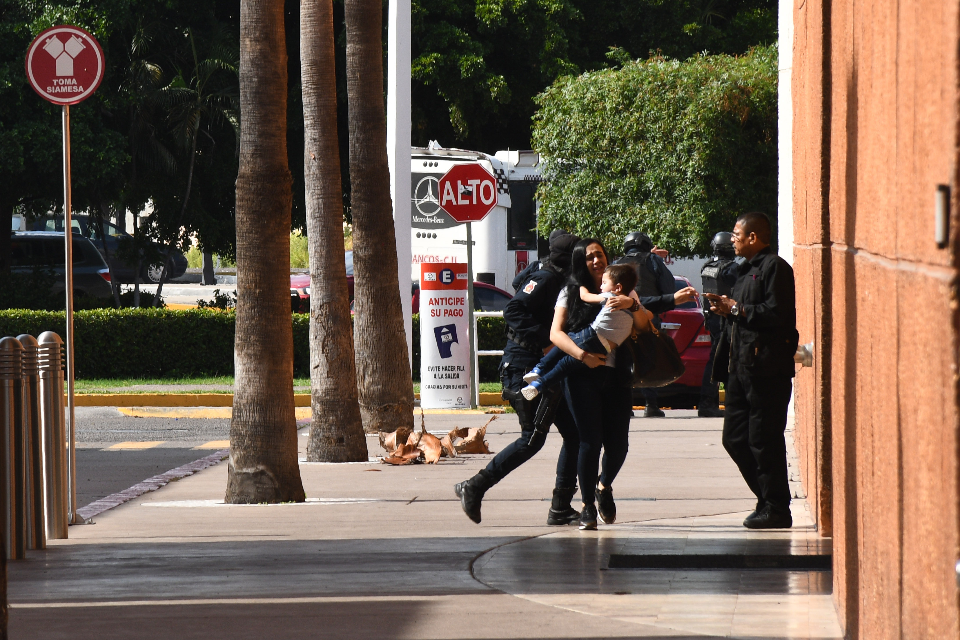 Culiacán vivió uno de los días más infernales tras la detención de Ovidio Guzmán (Foto: EL DEBATE DE CULIACÁN /CUARTOSCURO)