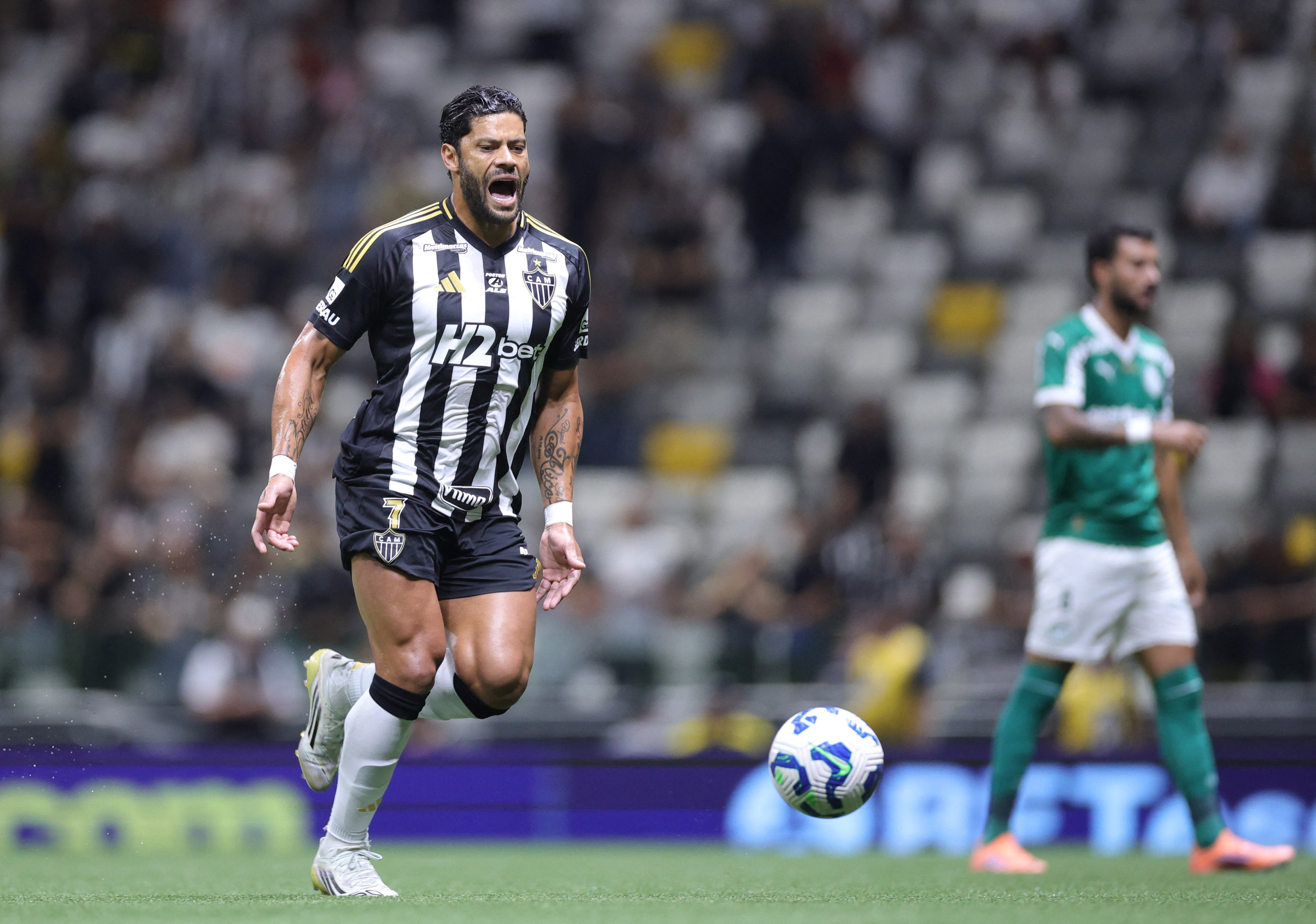 Violento choque frontal entre un auto y un camión en Mendoza: murió una mujer y un hombre sufrió graves heridas