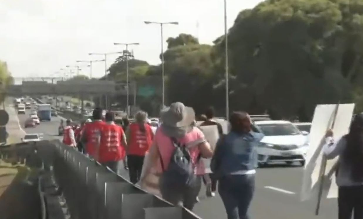 Jornada De Piquetes Levantaron El Corte En El Puente Pueyrredón Y En Los Otros Accesos A La 0847