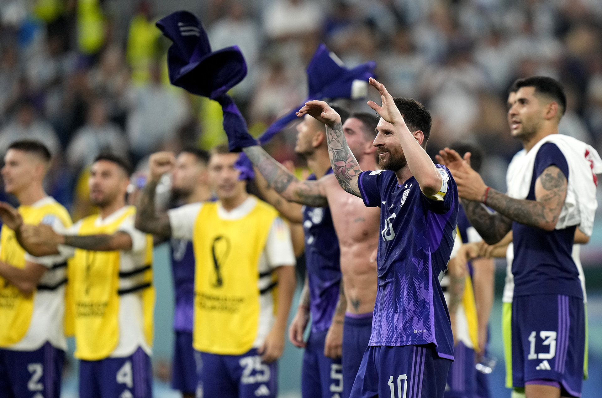 Con goles de Alexis Mac Allister y Julián Álvarez, Argentina derrotó 2-0 a Polonia y clasificó a los octavos de final como líder del Grupo C en el Mundial Qatar 2022