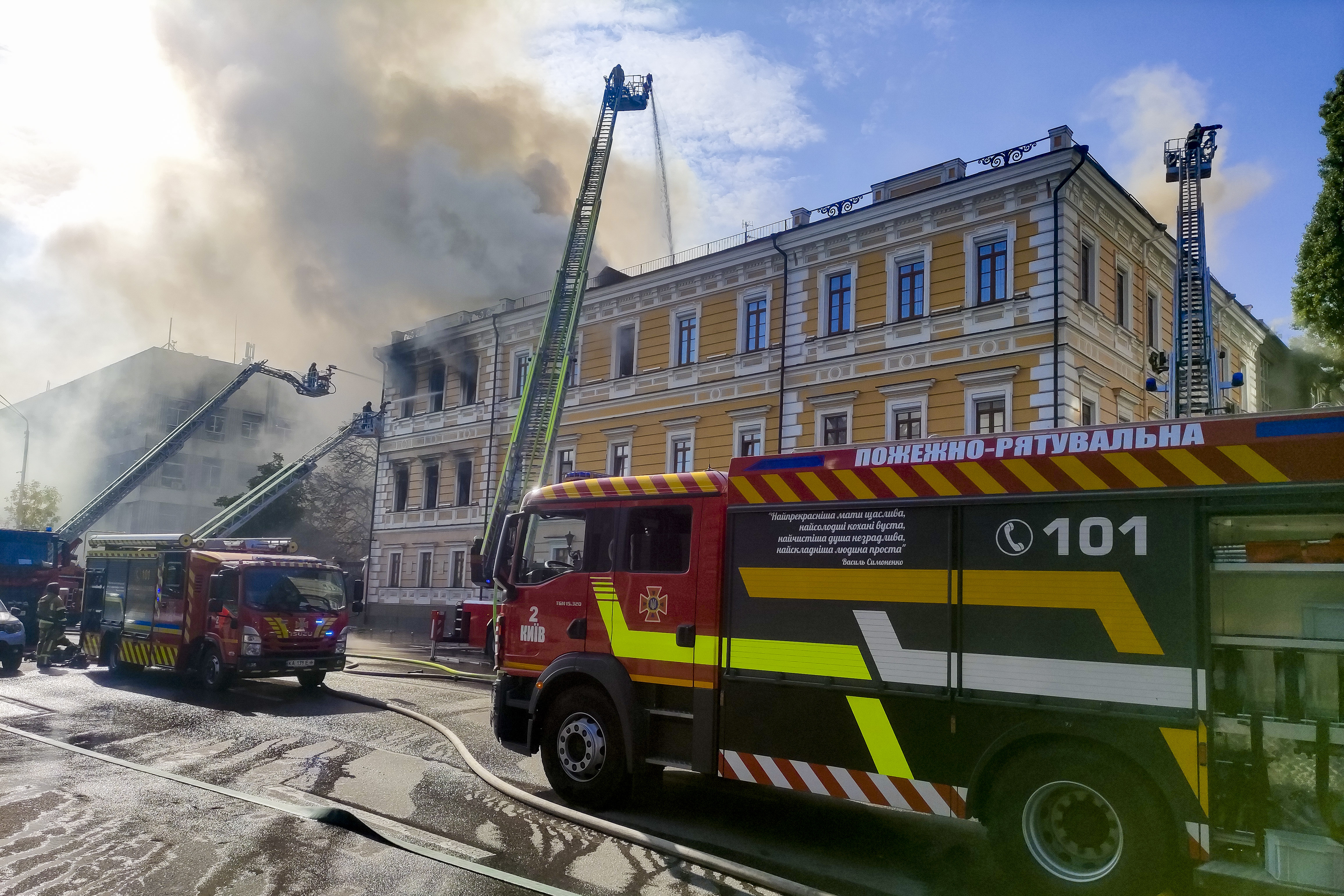 Rusia lanzó un ataque con drones y misiles balísticos contra zonas civiles e instalaciones clave en Ucrania