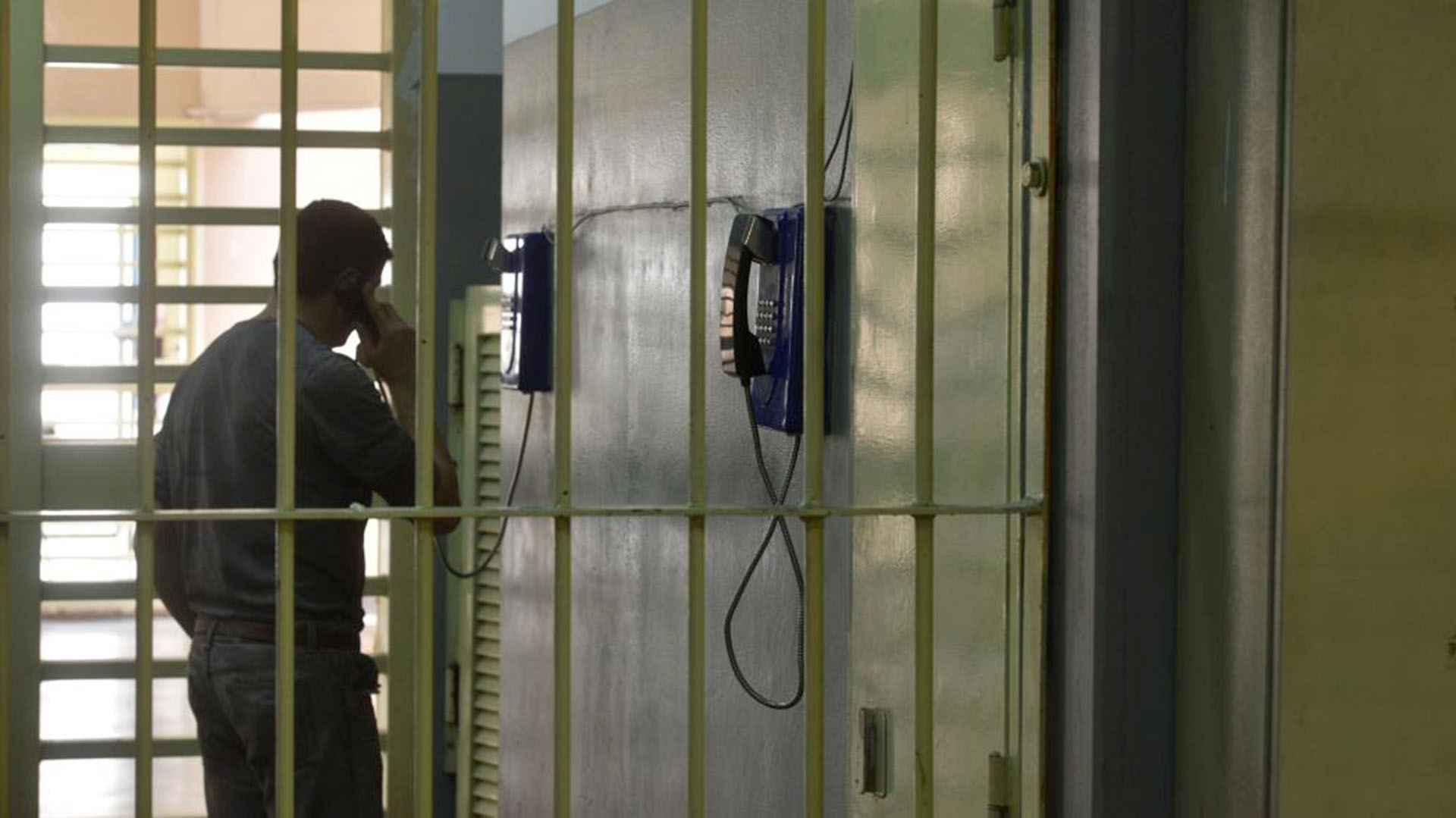 Antes de la pandamia, los presos podían hacer un llamado desdelos teléfonos públicos, cuyo mensaje previo avisaba que provenía de una cárcel (Ramiro Pereyra/La Voz)