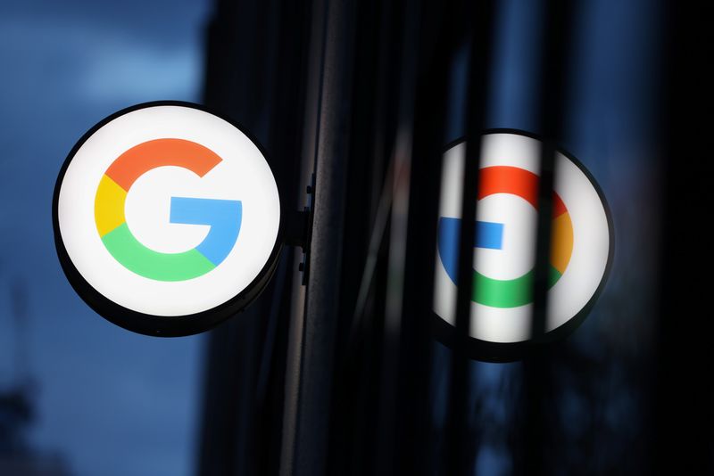 El logo de Google se ve en la Google Store Chelsea (Foto: REUTERS/Andrew Kelly/Archivo)