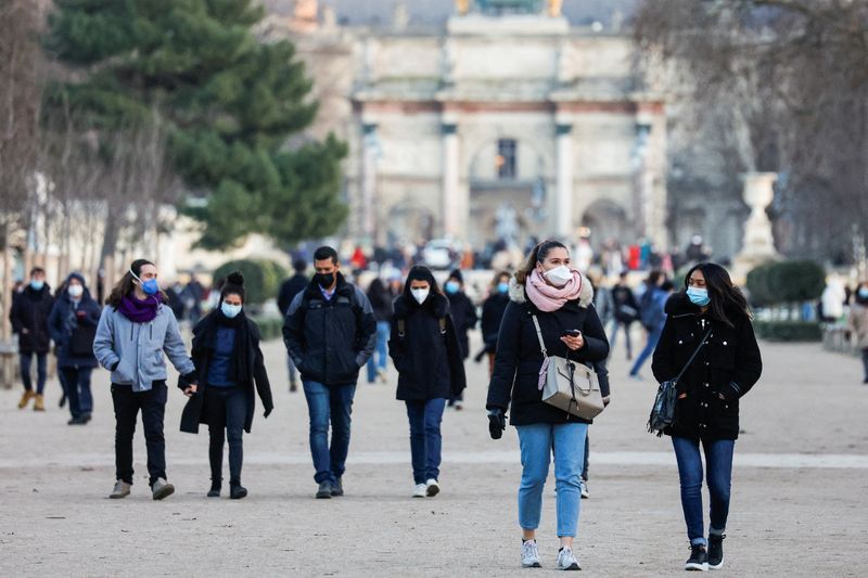 Francia está registrando una media de 300.000 nuevos contagios diarios debido a la variante Ómicron. REUTERS/Gonzalo Fuentes