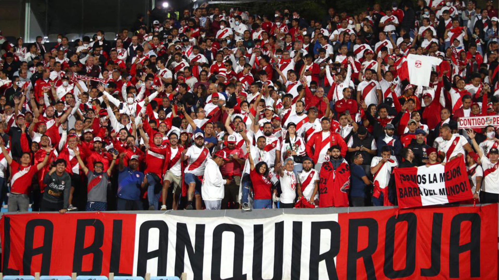 Hinchada de la selección peruana.