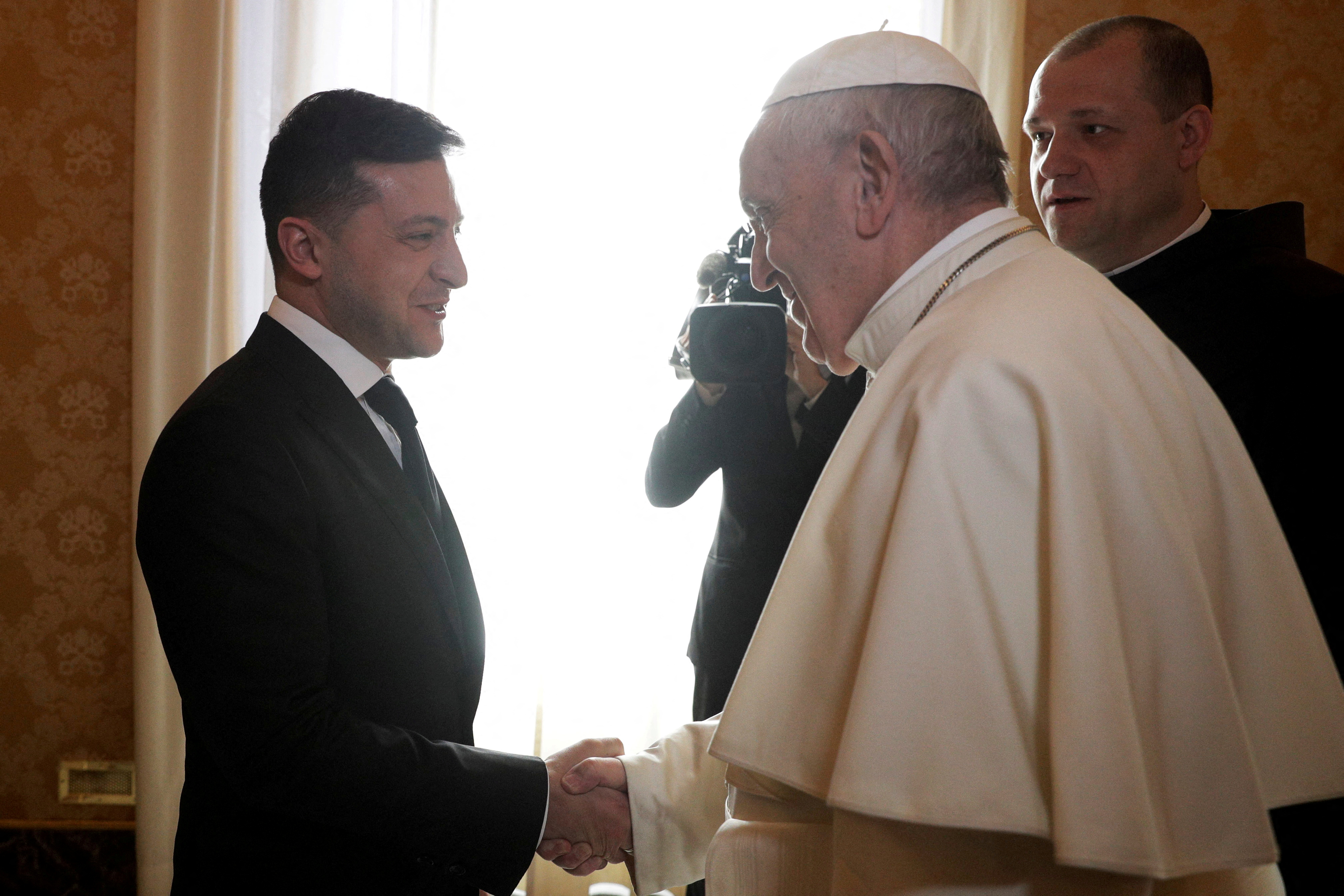 Francisco, en una reunión con el presidente ucraniano, en 2020 (Reuters/archivo)