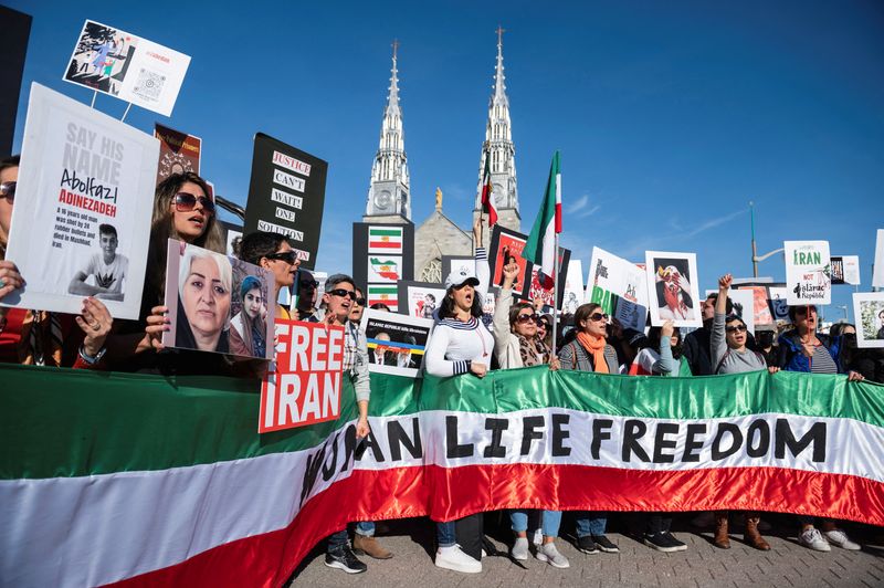 Foto de archivo de una marcha en defensa de los derechos a las mujeres de Irán en Ottawa (REUTERS/Spencer Colby)