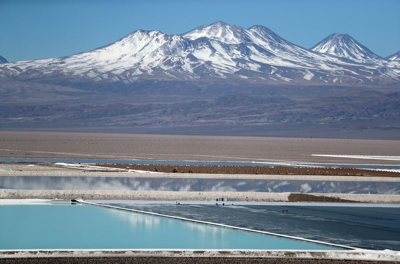 FILE PHOTO.  A brine pool from a lithium mine in the Atacama salt flat, in Chile (REUTERS / Iván Alvarado)