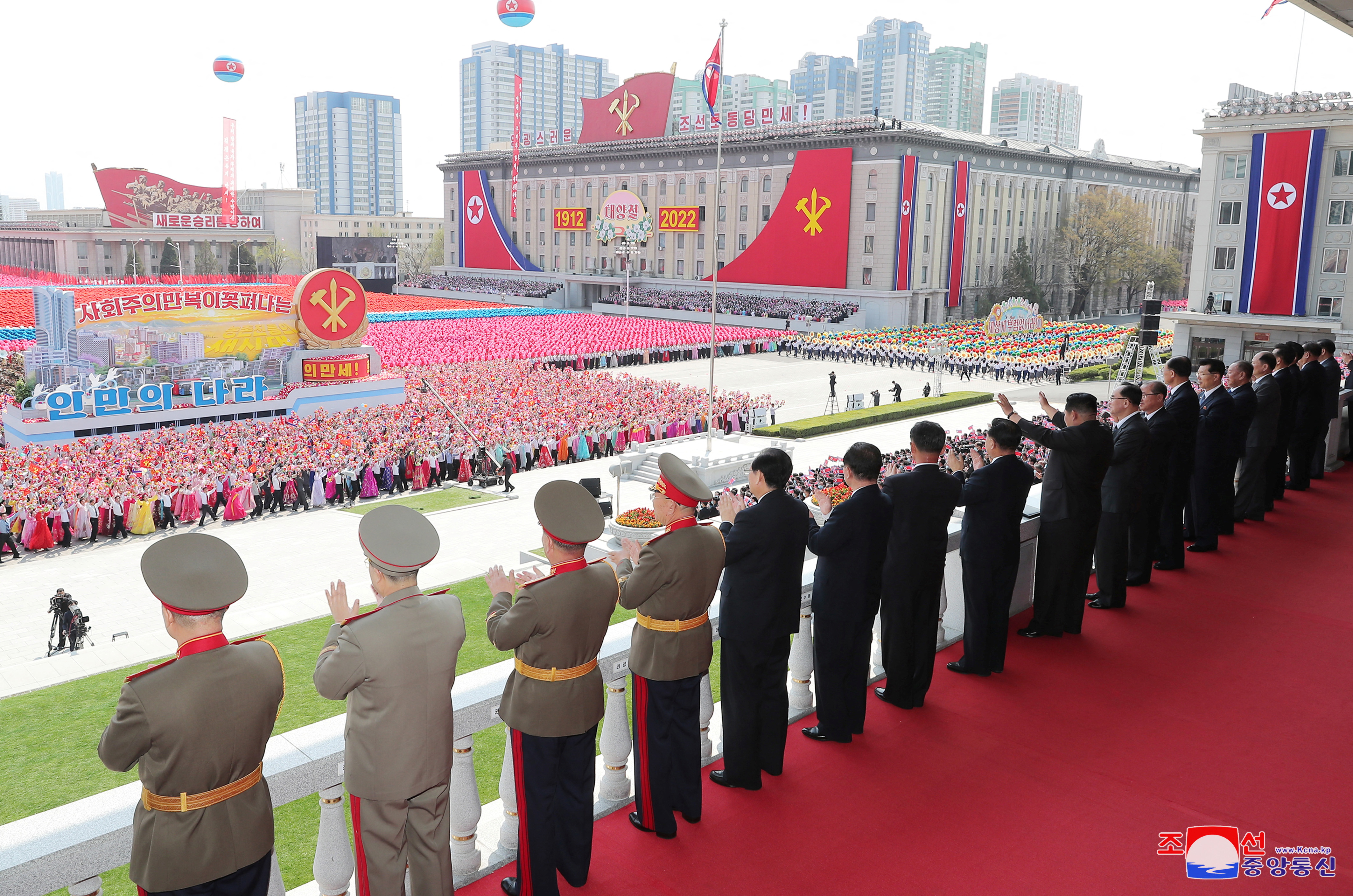 110º aniversario del nacimiento del fundador del Estado, Kim II Sung, en Pyongyang, Corea del Norte, el 15 de abril de 2022. Imagen tomada el 15 de abril de 2022 por la Agencia Central de Noticias de Corea del Norte (KCNA). KCNA vía REUTERS