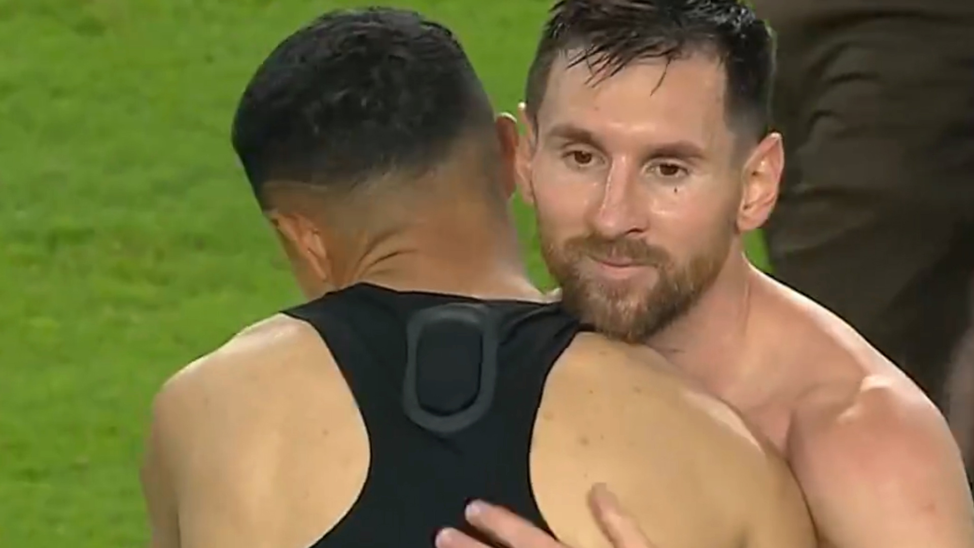 Messi cambió la camiseta con Castellanos una vez finalizado el partido
